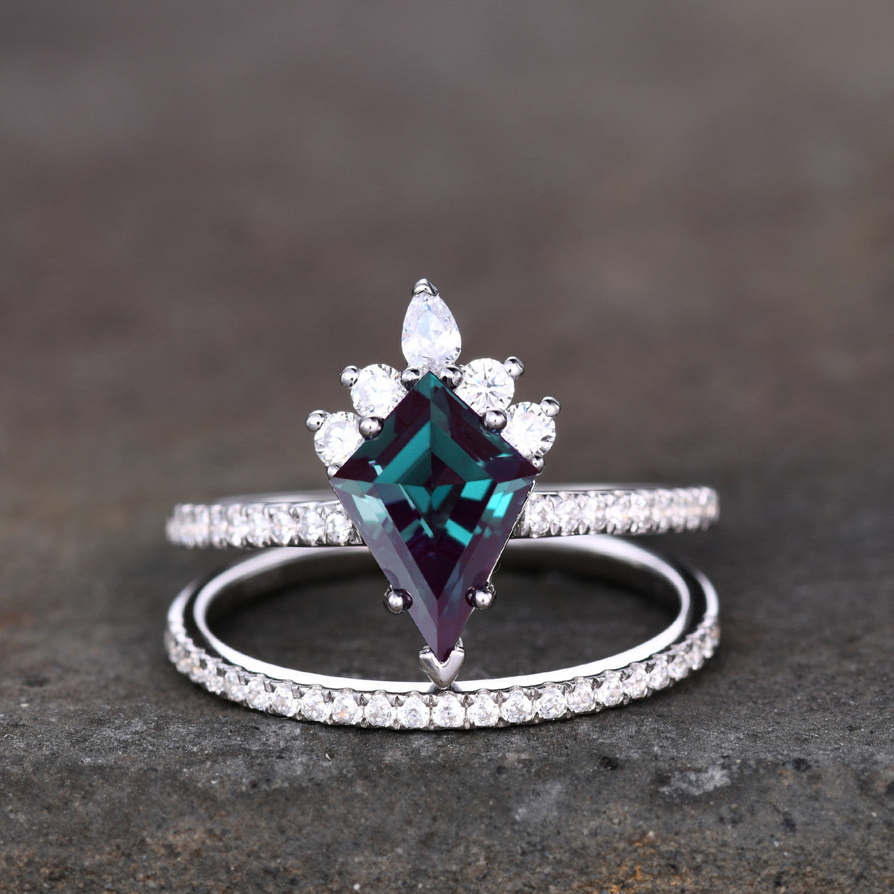 Unique Kite Cut Alexandrite & Moissanite Engagement Ring - Solitaire Half Eternity Stacking Bridal Set for Wedding, Proposal & Anniversary Gifts