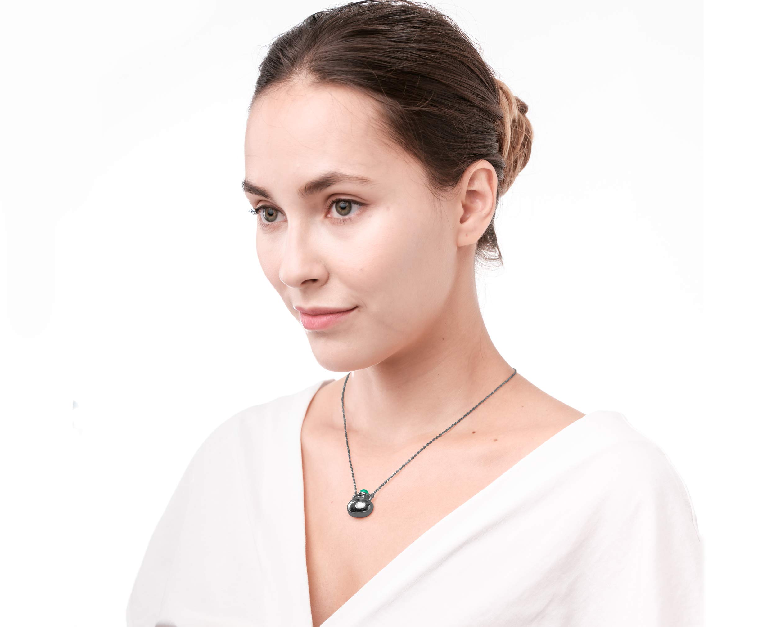 Personalized Engraved Emerald Green Onyx Necklace with Black Silver Amphora Pendant - Elegant Jewelry Gift for Women, Perfect for Weddings, Anniversaries & Special Occasions