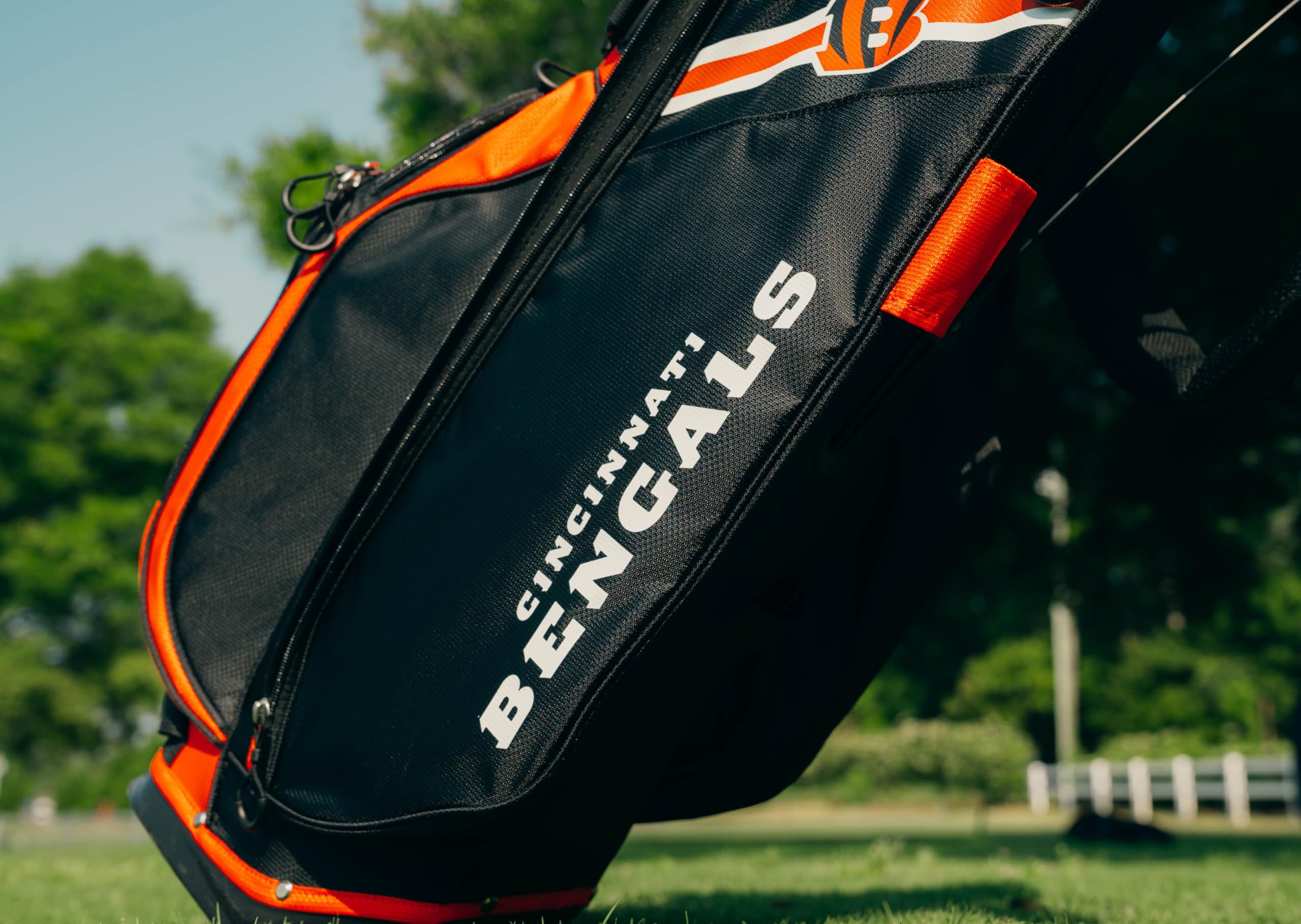Wilson NFL Cincinnati Bengals Stand Golf Bag - Durable & Lightweight for Men & Women - Perfect for Football Fans, Golf Tournaments & Outdoor Sports