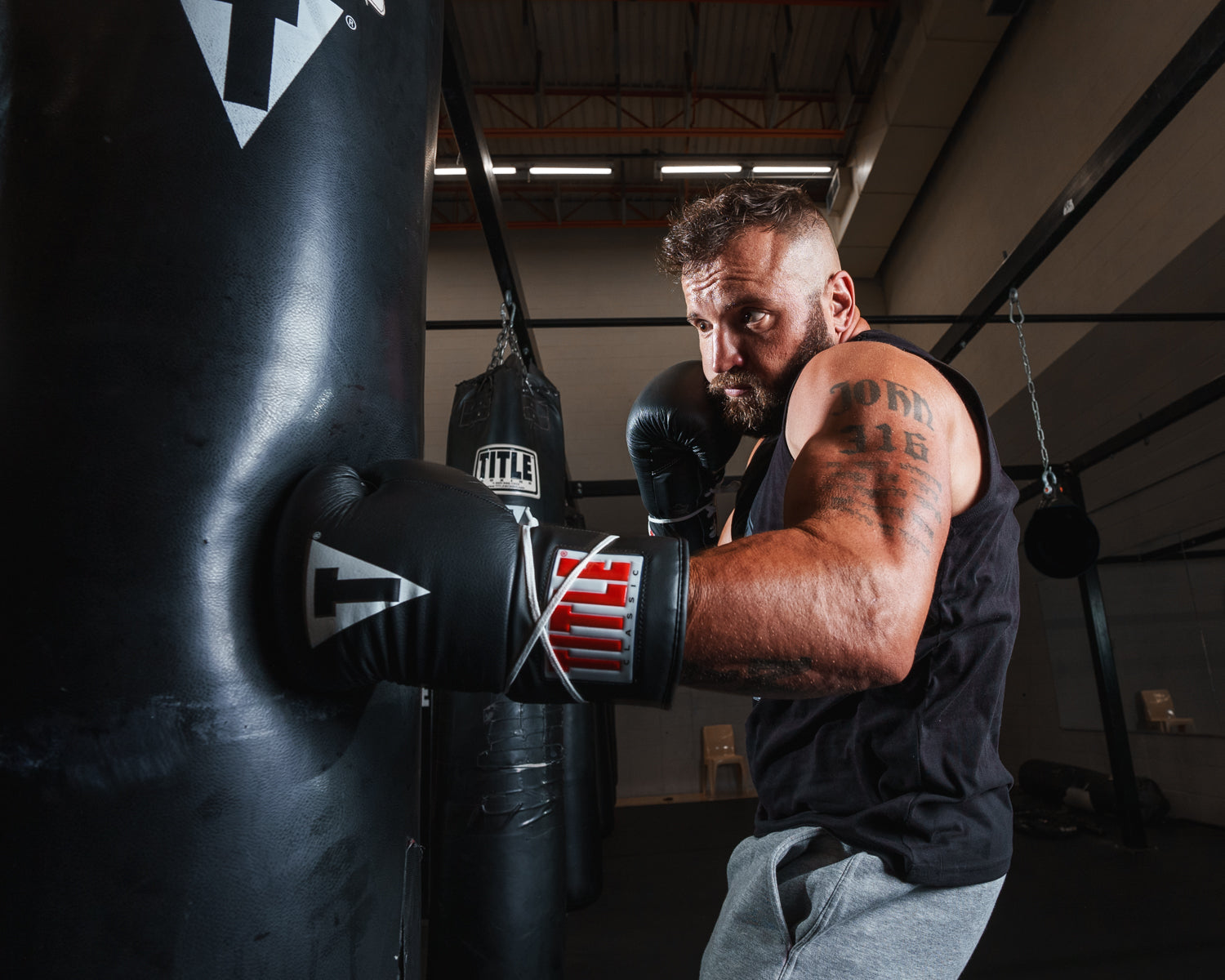 Premium Classic Leather Lace-Up Boxing Gloves 2.0 for Training & Sparring - Ideal for Boxing, MMA, Kickboxing & Fitness Workouts