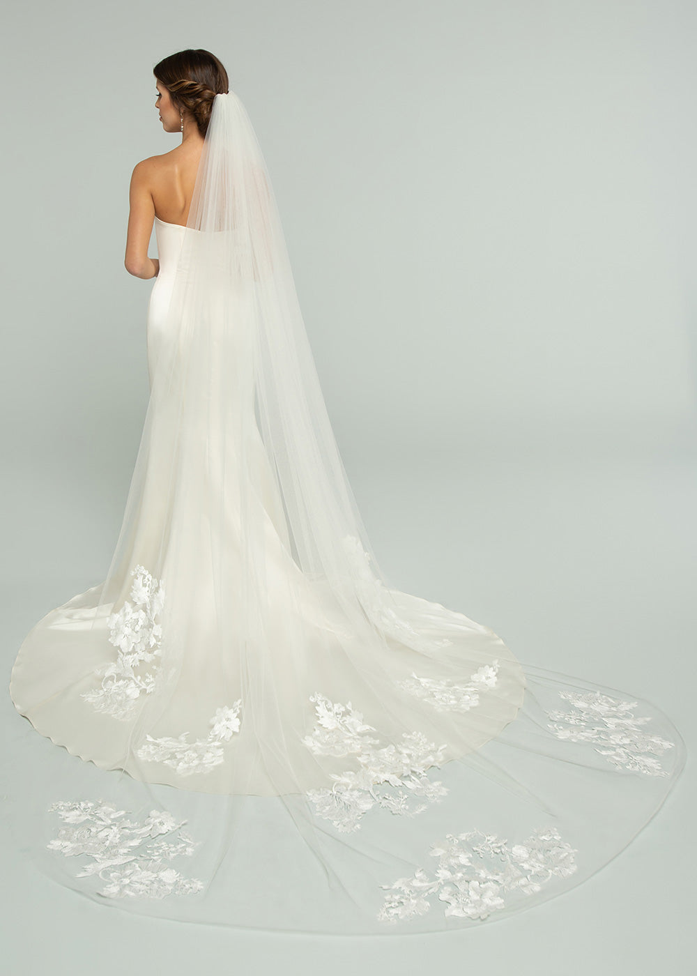 V1019 Cathedral Veil With Lace Appliques - Elegant Wedding Veil for Brides, Perfect for Church Ceremonies & Formal Weddings