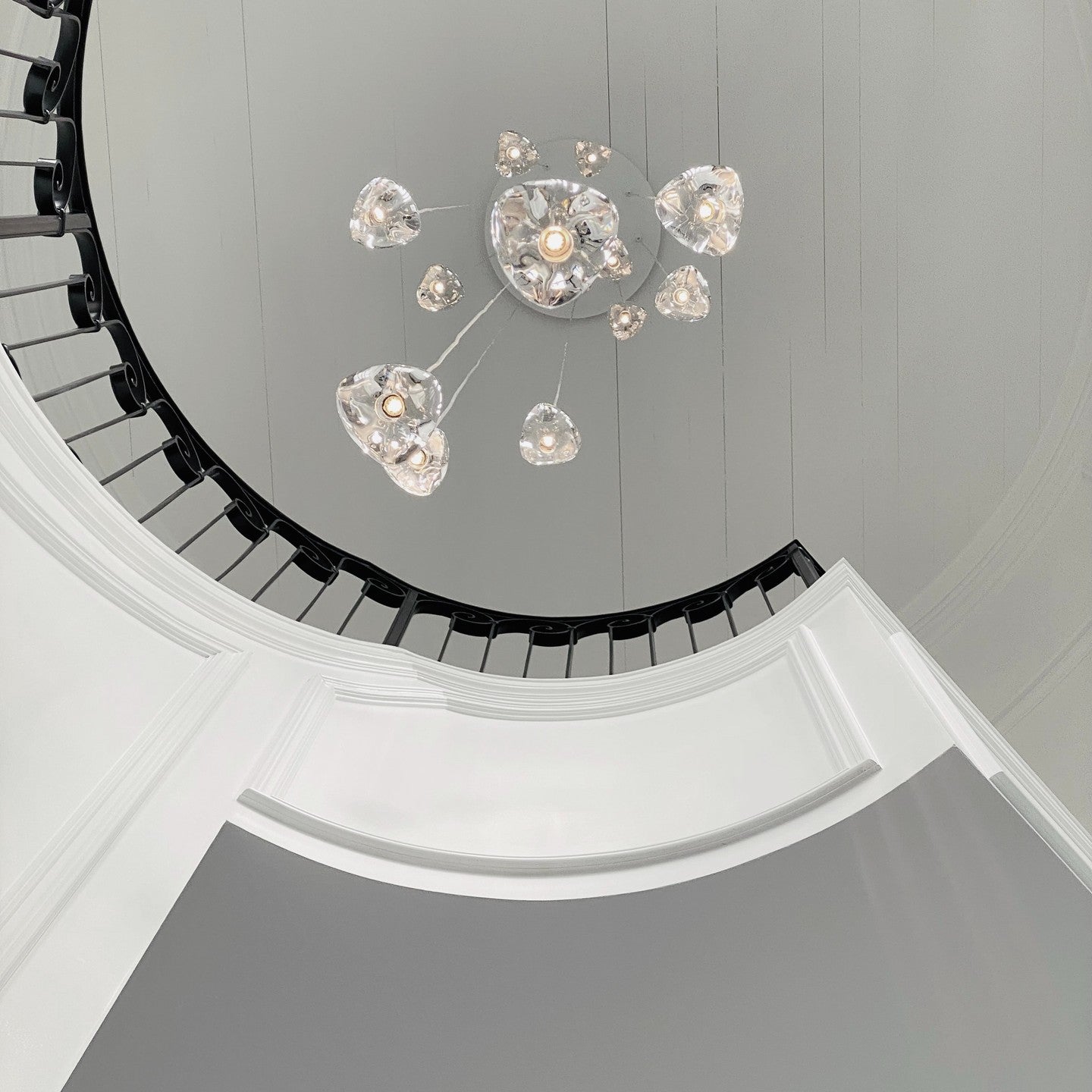 Elegant Crystal Pendant Light - Modern Chandelier for Dining Room, Bedroom & Living Room Decor - Dimmable LED Hanging Lamp for Home & Office Lighting
