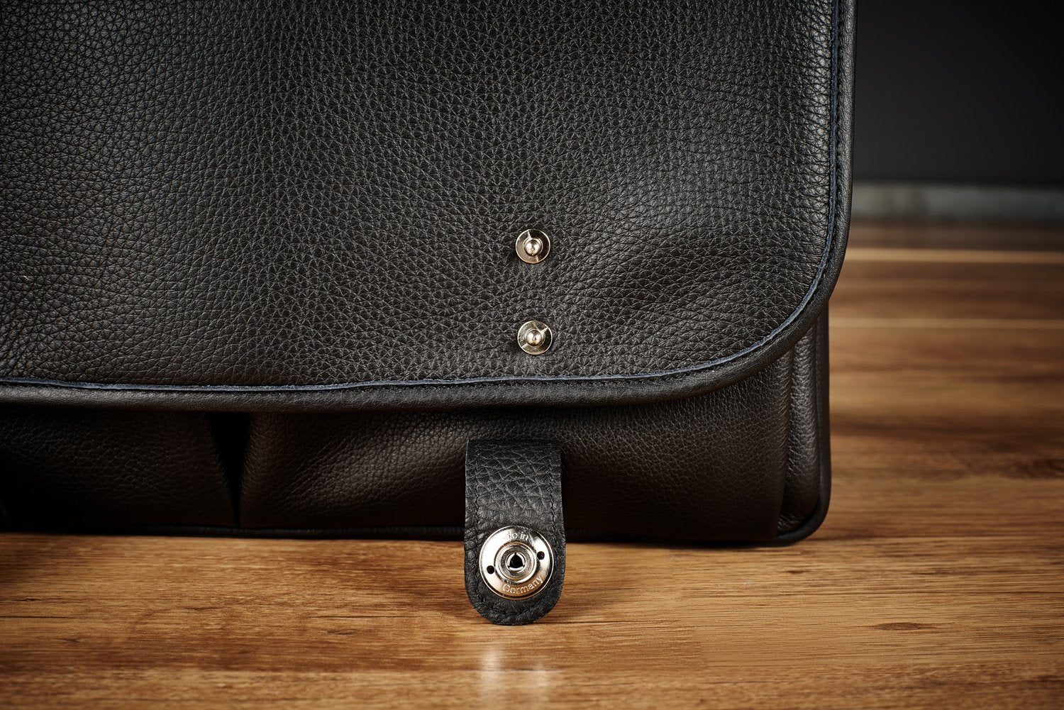 Premium Oberwerth William Large Leather Camera & Business Bag - Black | Stylish & Durable for Photographers & Professionals | Perfect for Travel, Work & Everyday Use