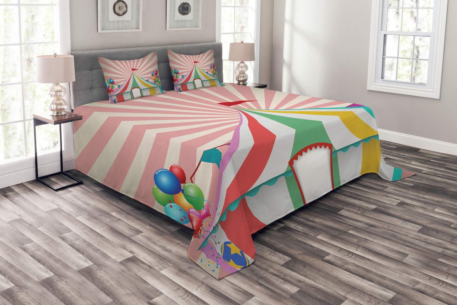 Ambesonne Vintage Circus Bedspread Set - 3 Piece King Size Bedding with 2 Pillow Shams, Old Style Carnival Tent Design with Balloons & Animals | Perfect for Themed Bedrooms, Circus Parties & Unique Home Decor