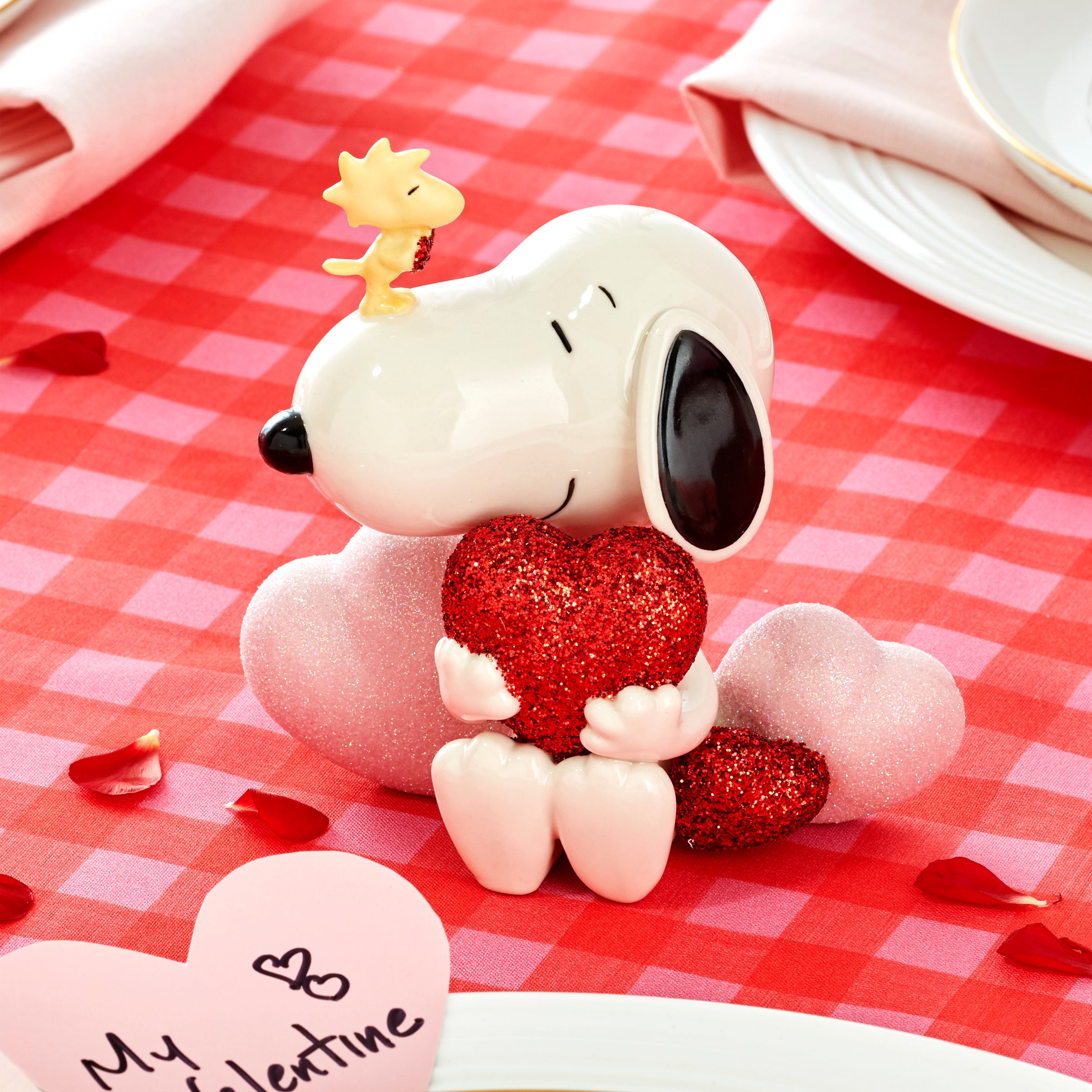 Snoopy Love Figurine - Cute Collectible Ceramic Statue for Home Decor, Valentine's Gift & Office Desk Display - Perfect for Dog Lovers & Peanuts Fans