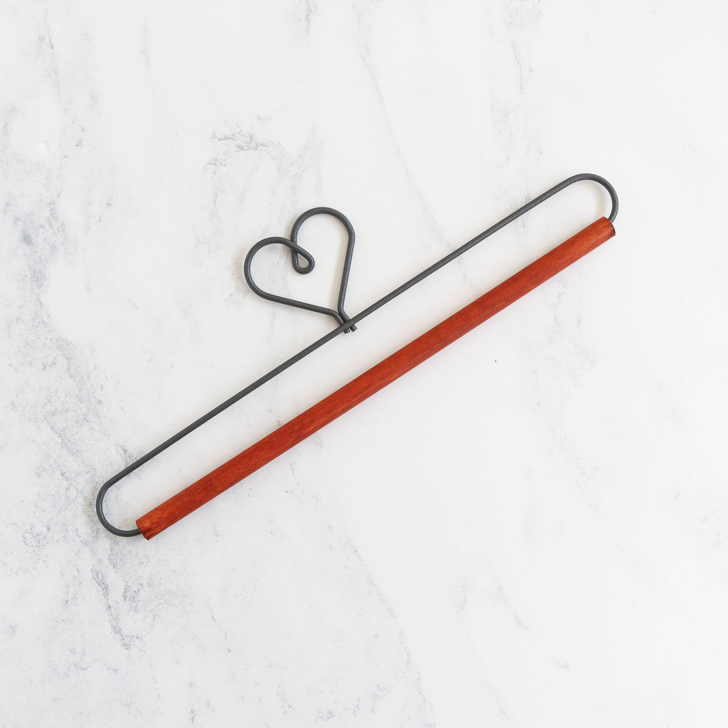 Elegant Heart-Shaped Needlework Hanger with Wooden Dowel - 7.5 Inch Rustic Wall Decor for Embroidery, Knitting & Quilting Projects - Perfect for Craft Rooms, Bedrooms & Gift Giving