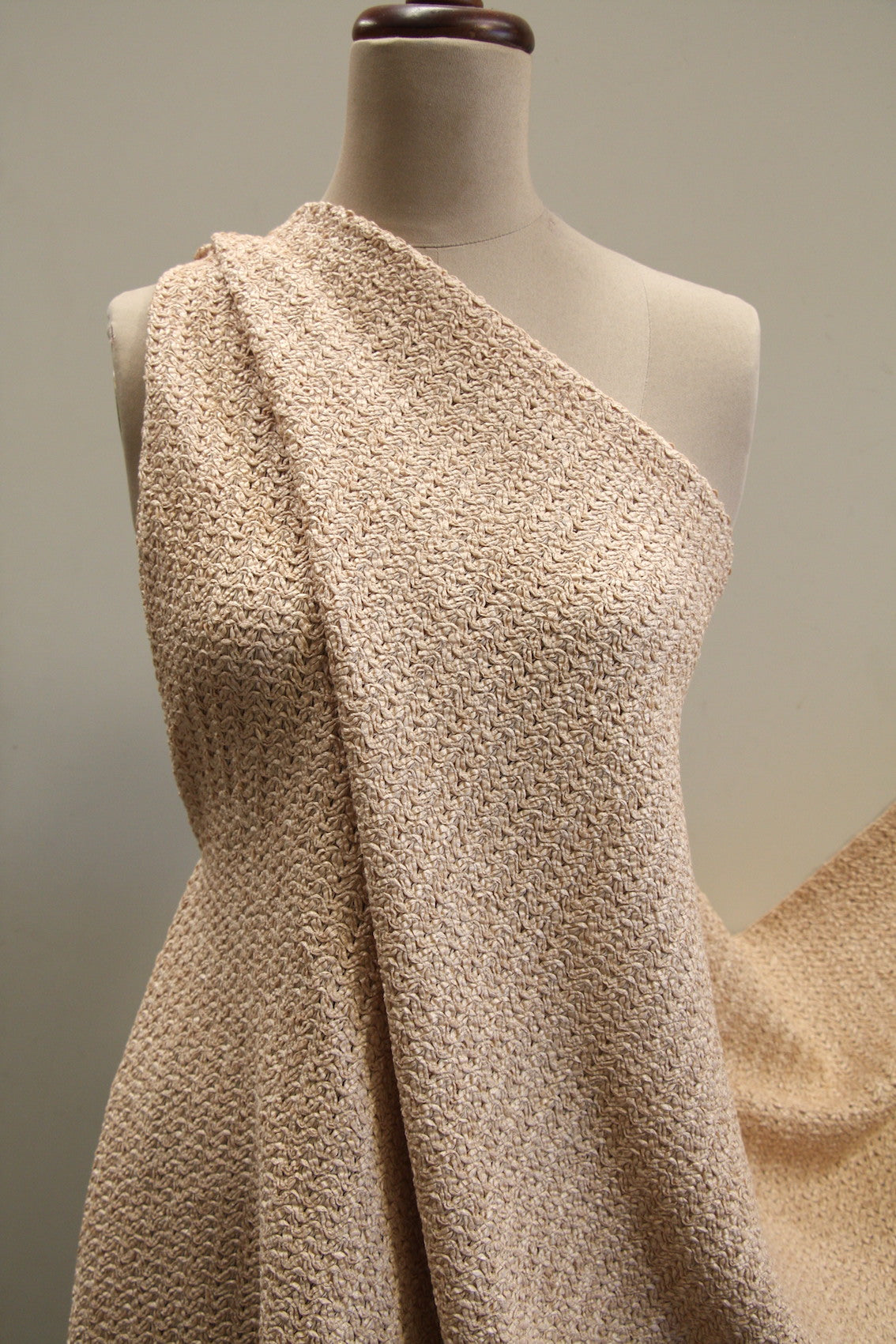 Natural Apricot Weave Raffia Baskets - Handmade Eco-Friendly Straw Baskets for Home Decor, Storage & Beach Outings