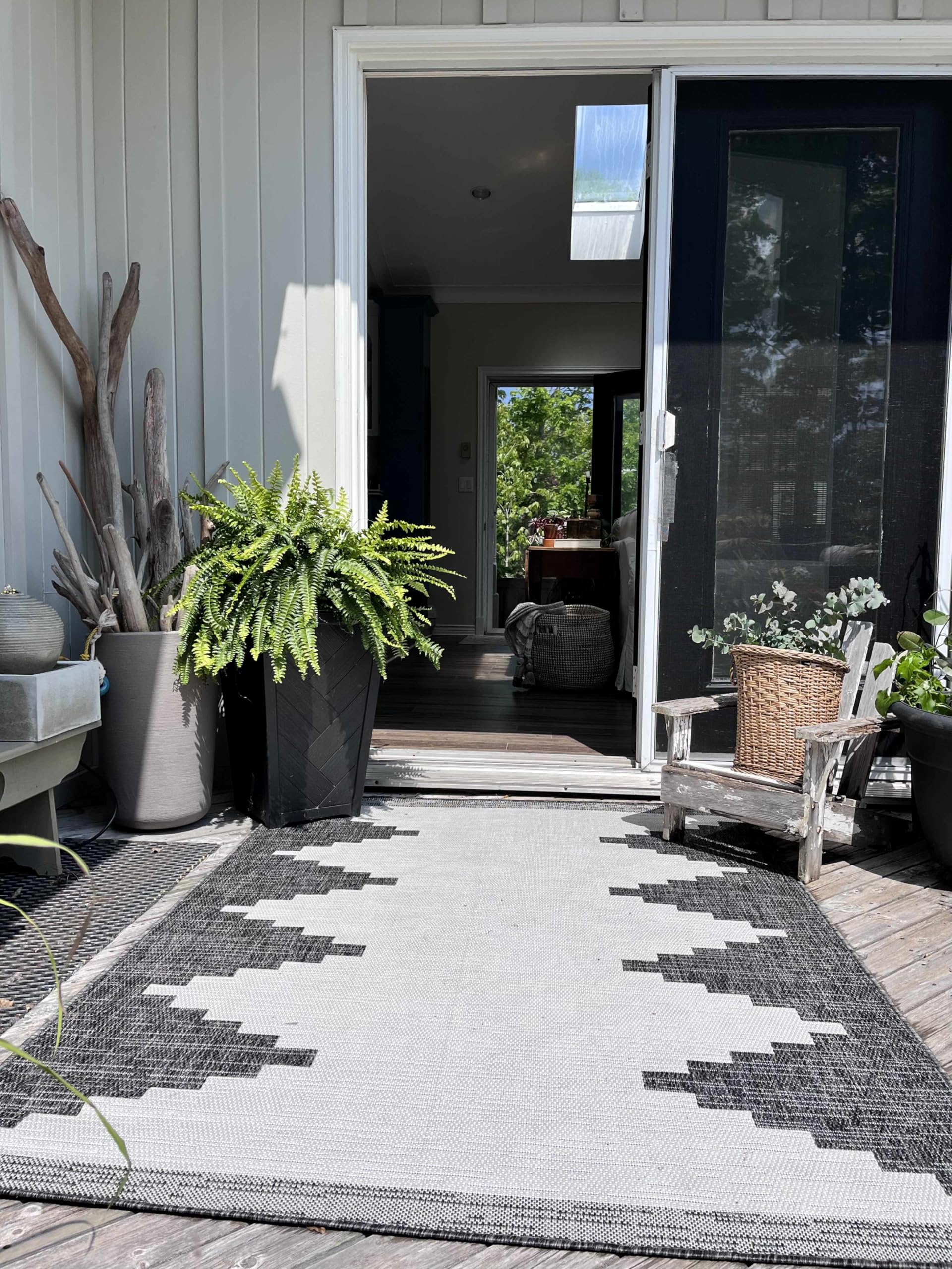 Hauteloom Djugun Waterproof Outdoor Rug - 7'10
