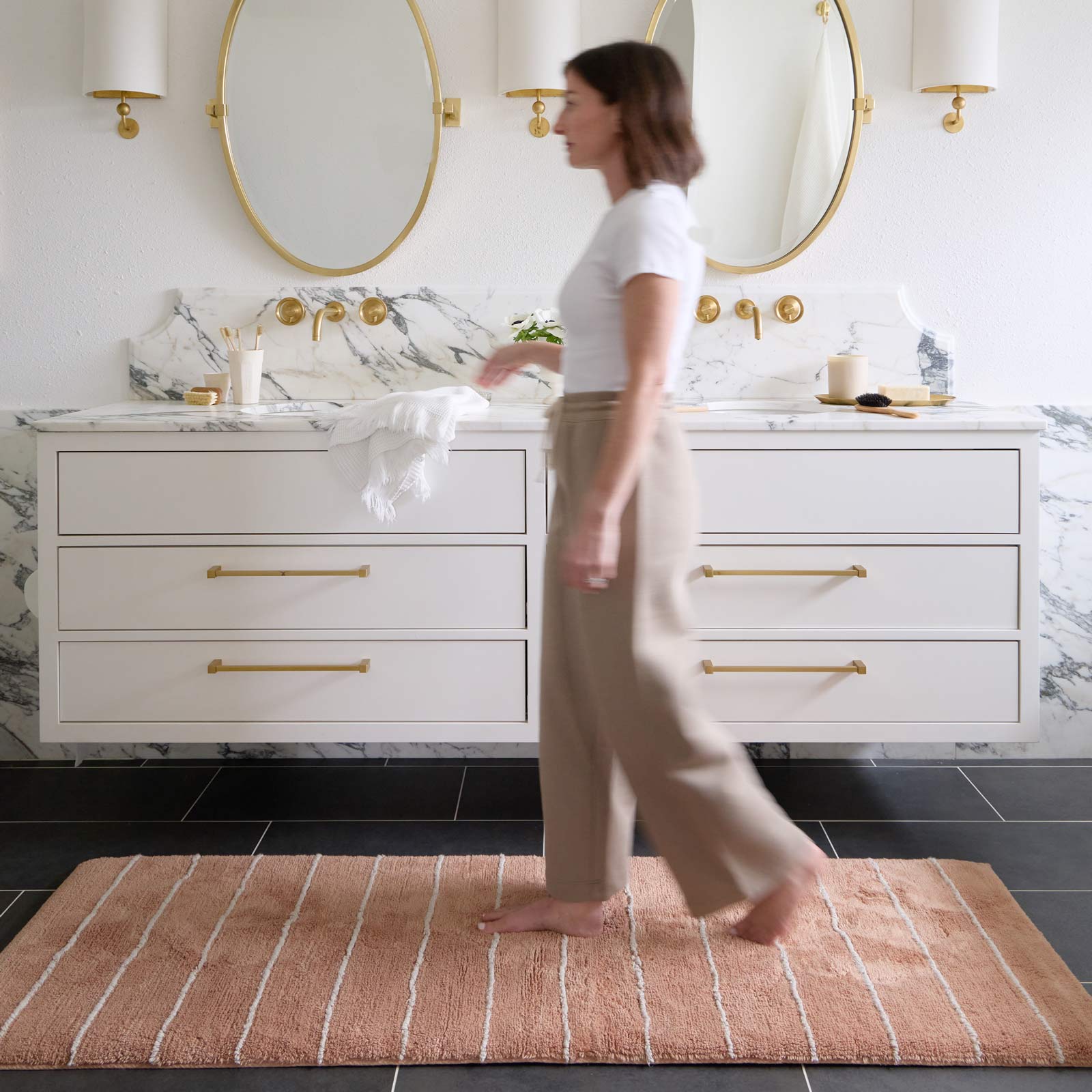 Premium Soft Absorbent Bath Mat - Non-Slip Quick Dry Bathroom Rug for Safety & Comfort - Perfect for Bathroom, Shower & Vanity Areas