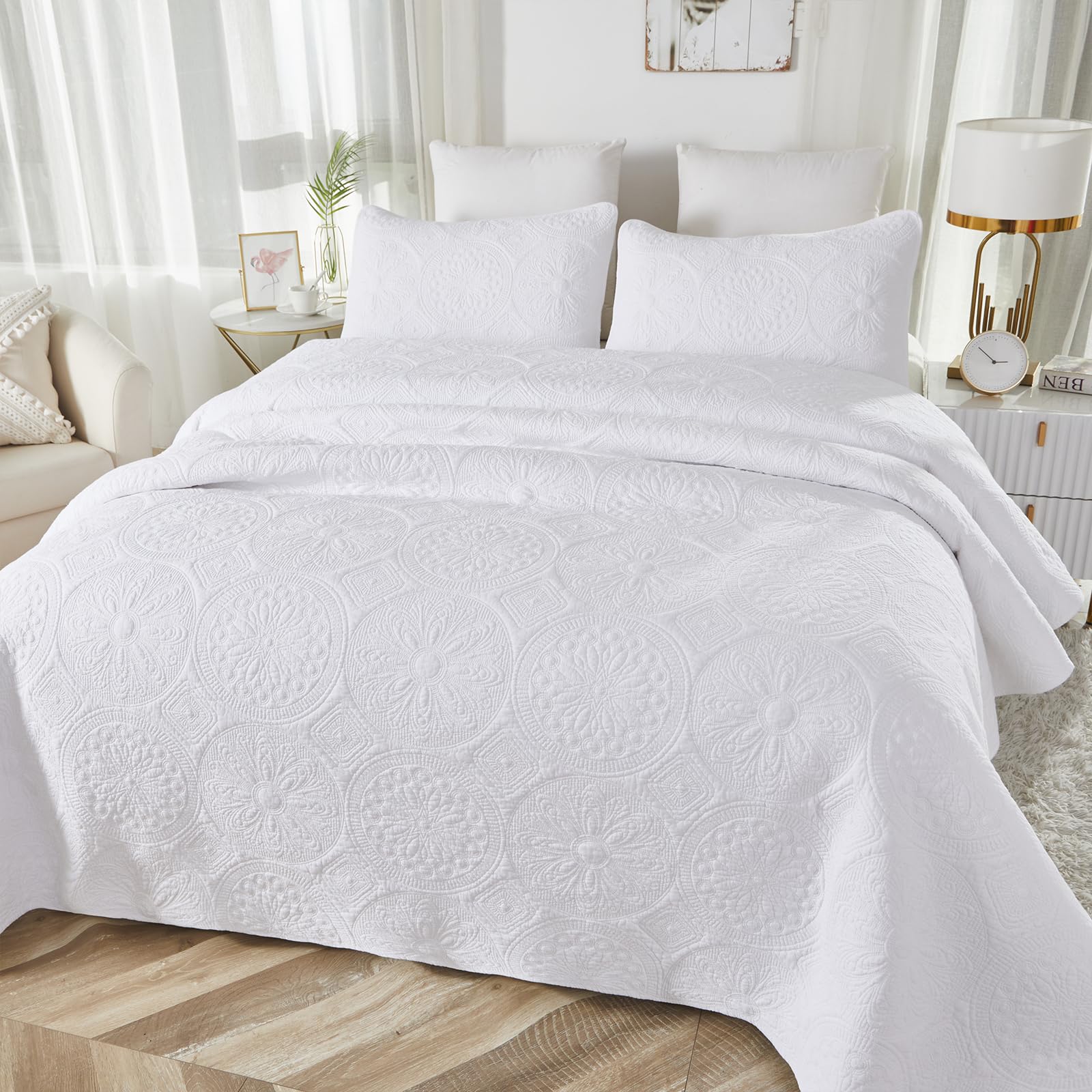 Brandream Luxury White Quilt Bedding Set - Queen Size Bedspread with Elegant Medallion Design, 3-Piece Matelasse Coverlet Set for Master Bedroom, Guest Room & Hotel Decor