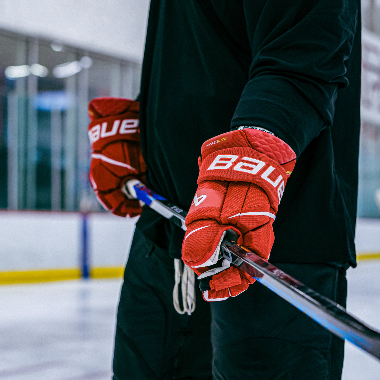 Vapor Hyperlite Senior Hockey Gloves - Lightweight & Durable for Competitive Play - Perfect for Ice Hockey & Training Sessions