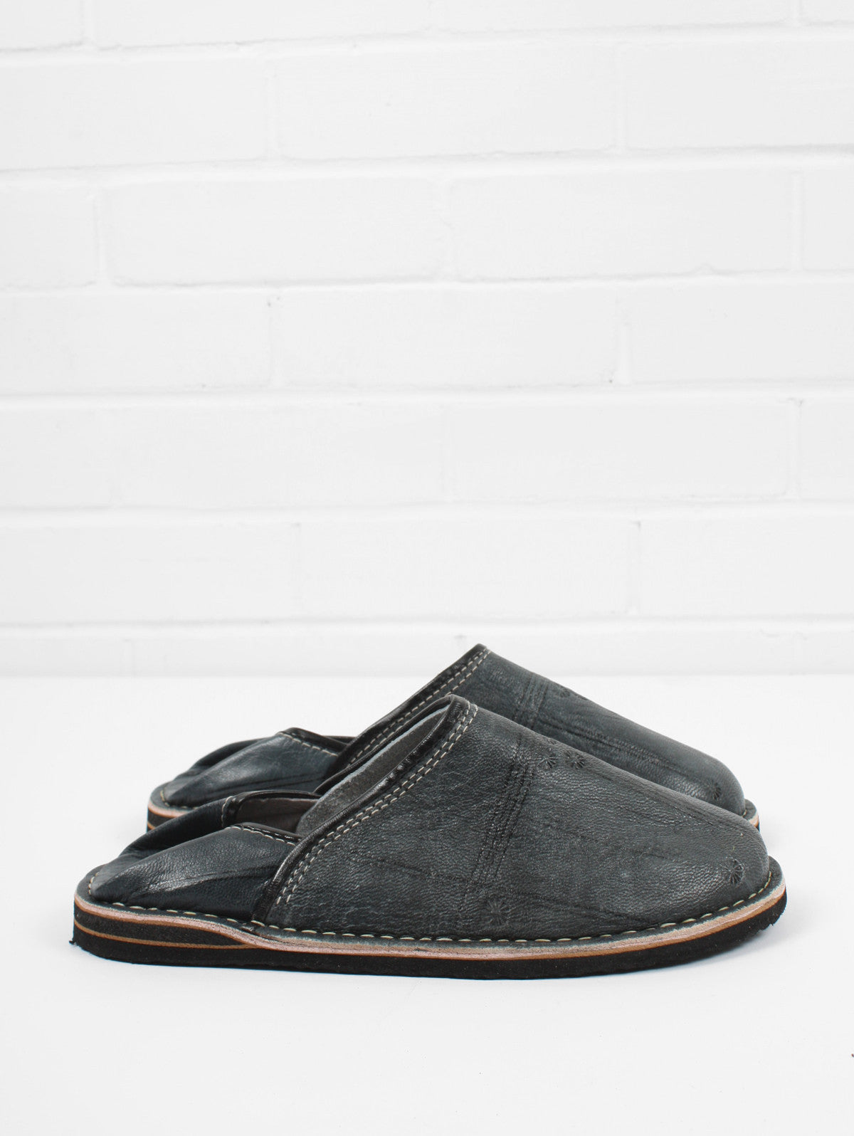 Authentic Moroccan Berber Babouche Slippers - Soft Leather Grey House Shoes for Men & Women | Perfect for Home, Lounge & Cultural Fashion