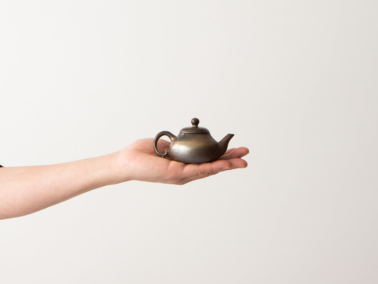 Premium Handcrafted Bronze Teapot - 40oz Traditional Chinese Gongfu Tea Pot with Infuser - Perfect for Loose Leaf Tea Ceremonies, Home Brewing & Gift Giving