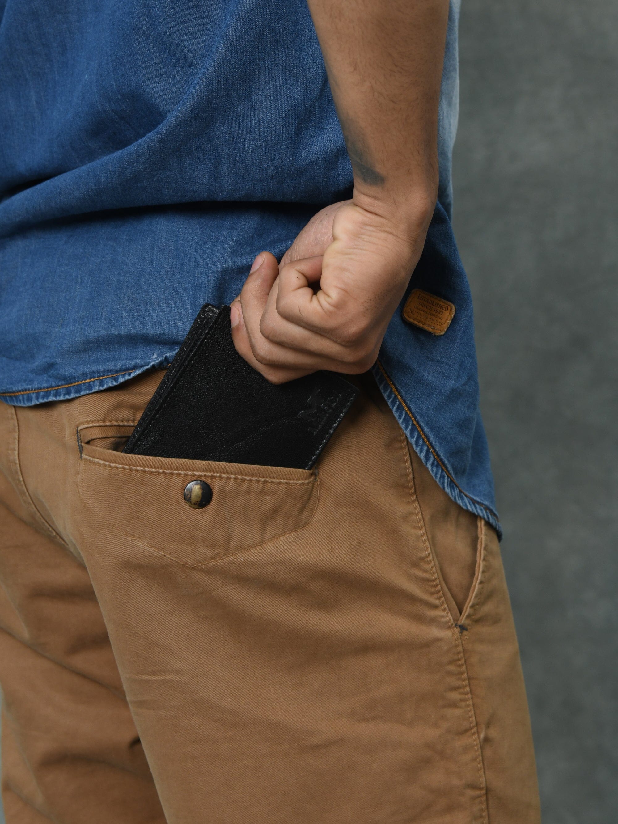 Premium Donovan Men's Leather Wallet - RFID Blocking Slim Bifold Wallet for Men - Perfect for Everyday Use, Travel & Business