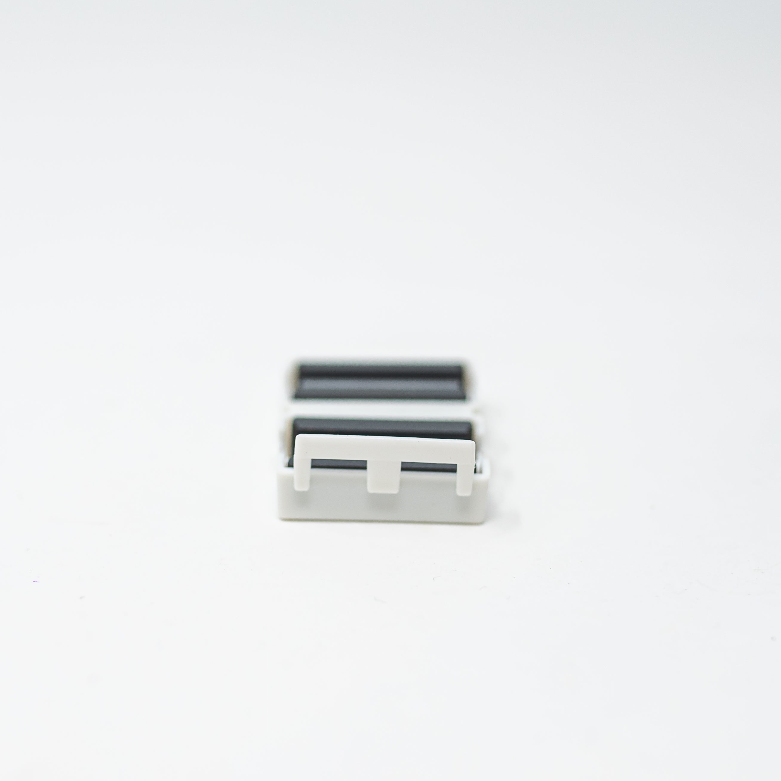 High-Quality Clamp-On Ferrite Bead Inductor for EMI/RFI Noise Suppression - Perfect for Electronics, Cables & Power Supplies