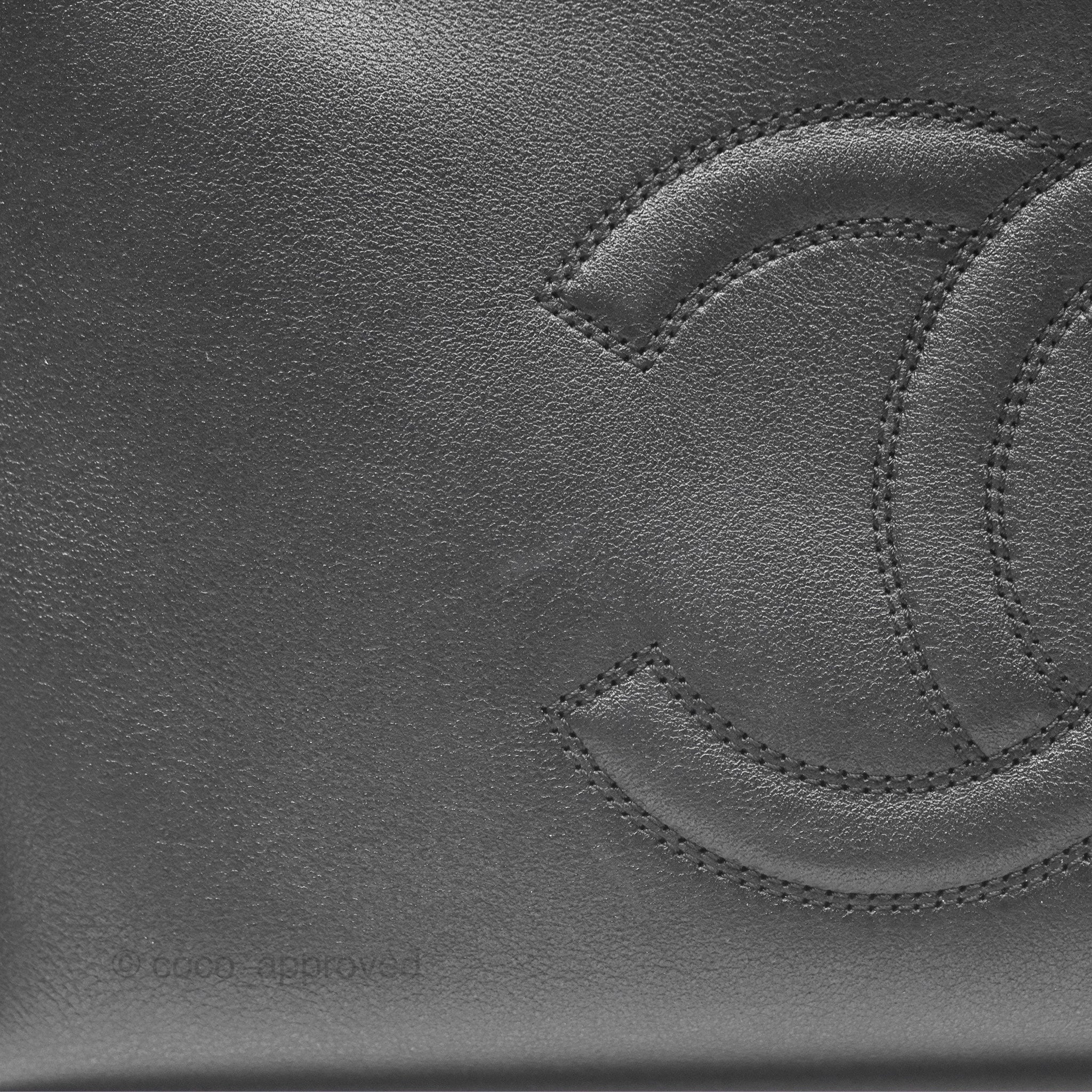 Chanel CC Zipped Shopping Tote Bag in Calfskin Leather with Gold Hardware - Luxury Handbag for Women, Perfect for Work, Travel & Everyday Use