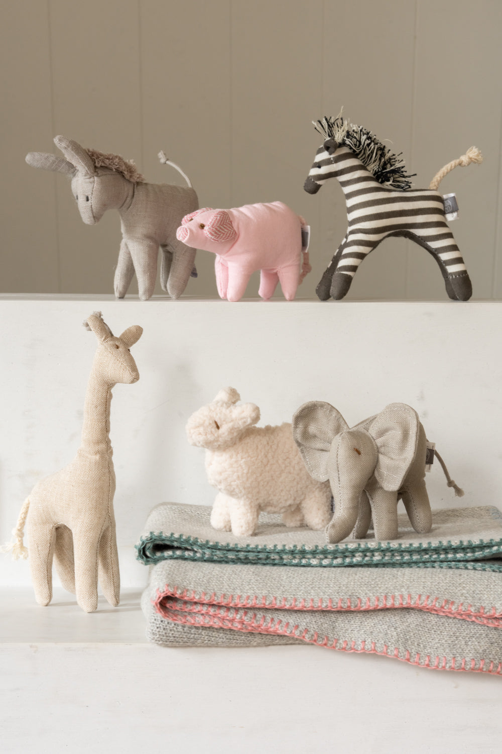 Mini Piglet Rattle Toy - Cute Baby Shower Gift & Newborn Sensory Toy for Early Learning & Development - Perfect for Playtime, Teething & Nursery Decor