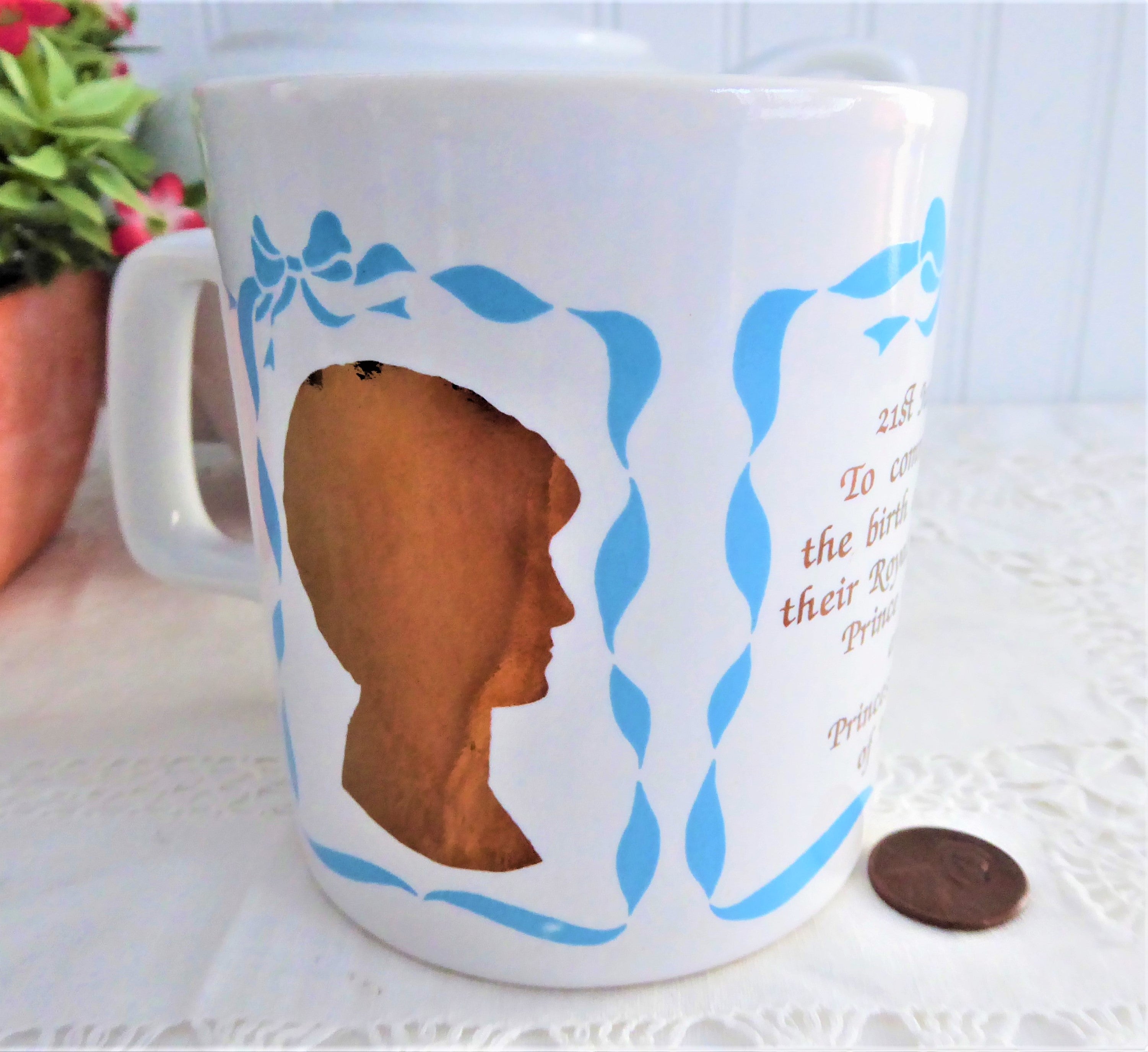 Prince William Birth Mug 1982 - Gold Trim Commemorative Cup for Royal Family Fans - Perfect for Tea, Coffee & Collectors Display