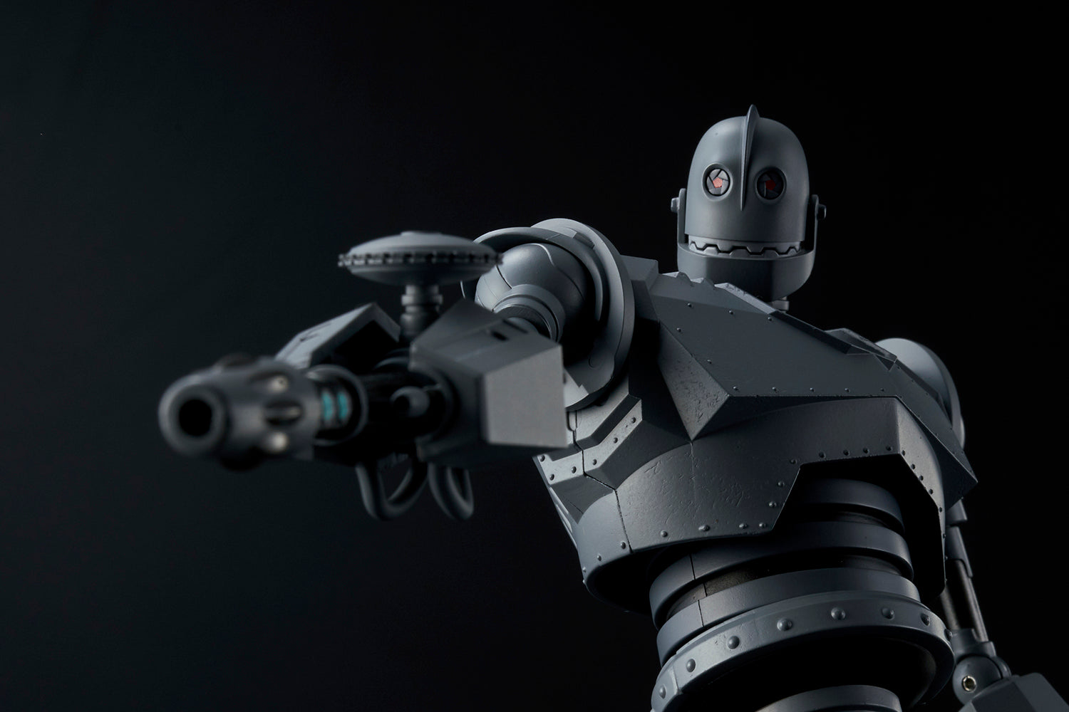 1000toys Sentinel Riobot The Iron Giant Battle Mode Version Diecast Action Figure - Collectible Robot Toy for Display & Play - Perfect for Movie Fans & Collectors
