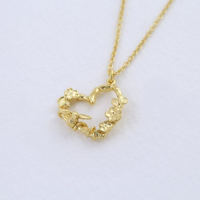 Floral Heart Necklace with Tiny Bee Charm - Elegant Dainty Jewelry for Women, Perfect for Valentine's Day Gifts & Everyday Wear