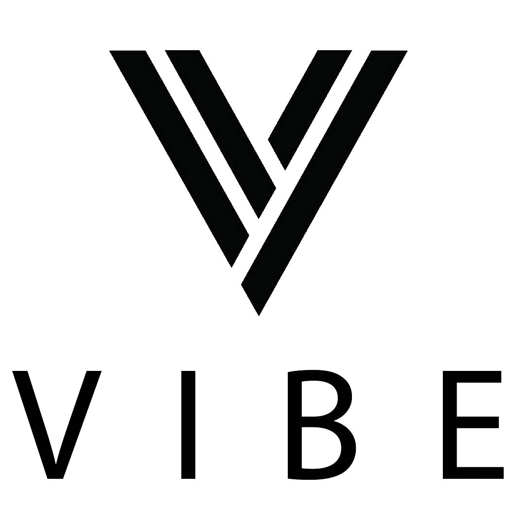 VIBE Vitamin C Oatmeal & Green Tea Facial Cleanser 100ml - Brightening, Tan Removal & Skin Glow | Almond Lip Balm 8g for Dry, Chapped Lips - Unisex Skincare Set | Perfect for Daily Face Wash Routine & Lip Care