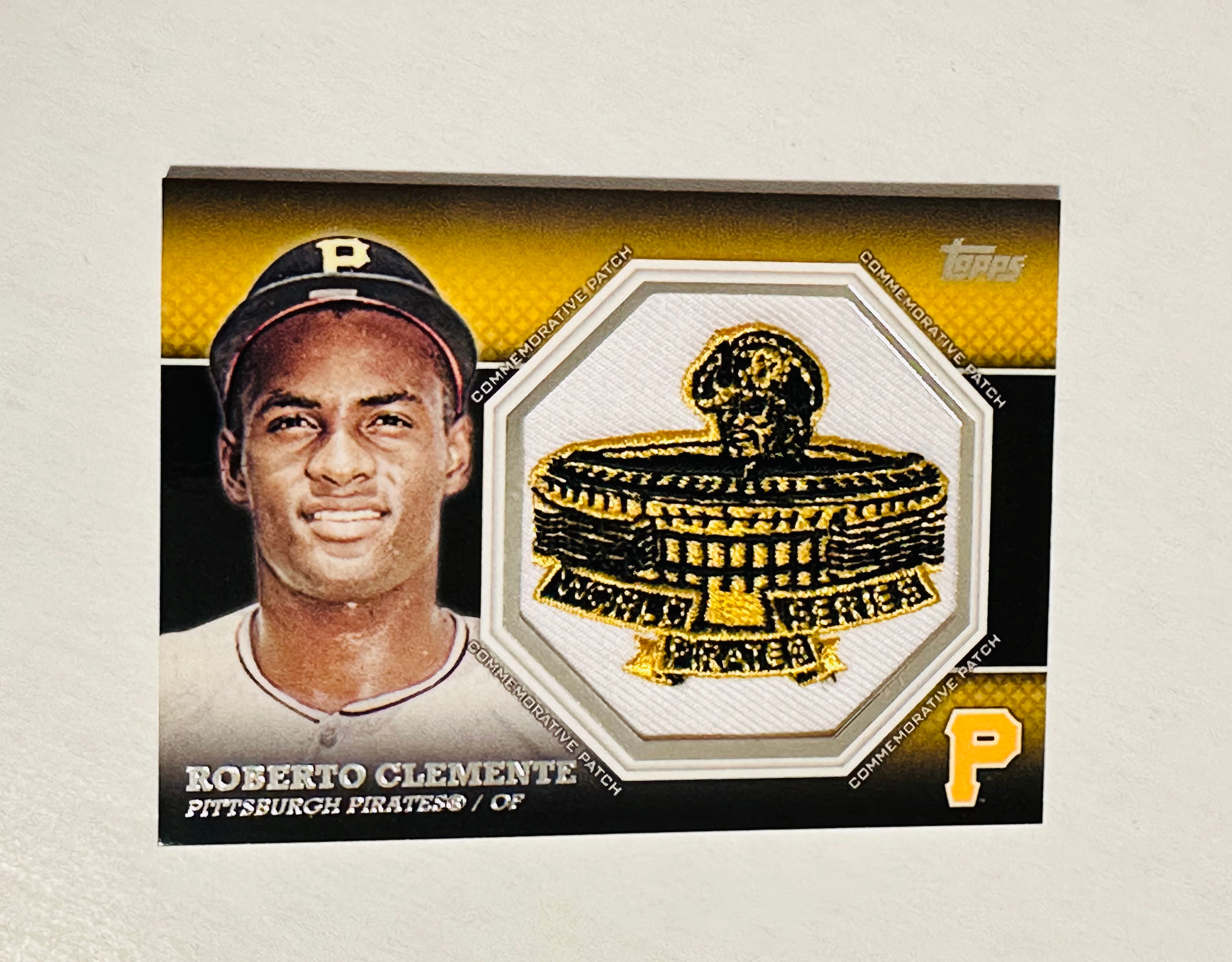 Roberto Clemente Rare Commemorative Patch Insert Card 2001 - Limited Edition Baseball Collectible for Fans & Memorabilia Enthusiasts - Perfect for Display, Gifts & Sports Collections