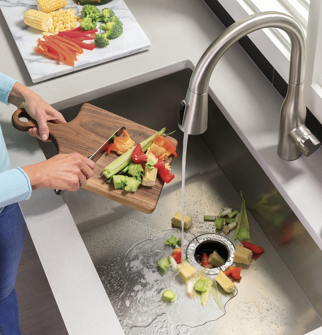 GE GFC530N 1/2 HP Continuous Feed Garbage Disposal with 2600 RPM - Powerful Grinding for Food Waste Like Beans, Potato Peels & Meat - Easy Installation Kit Included - Cordless Design - Ideal for Home Kitchens & Frequent Cooking - Black