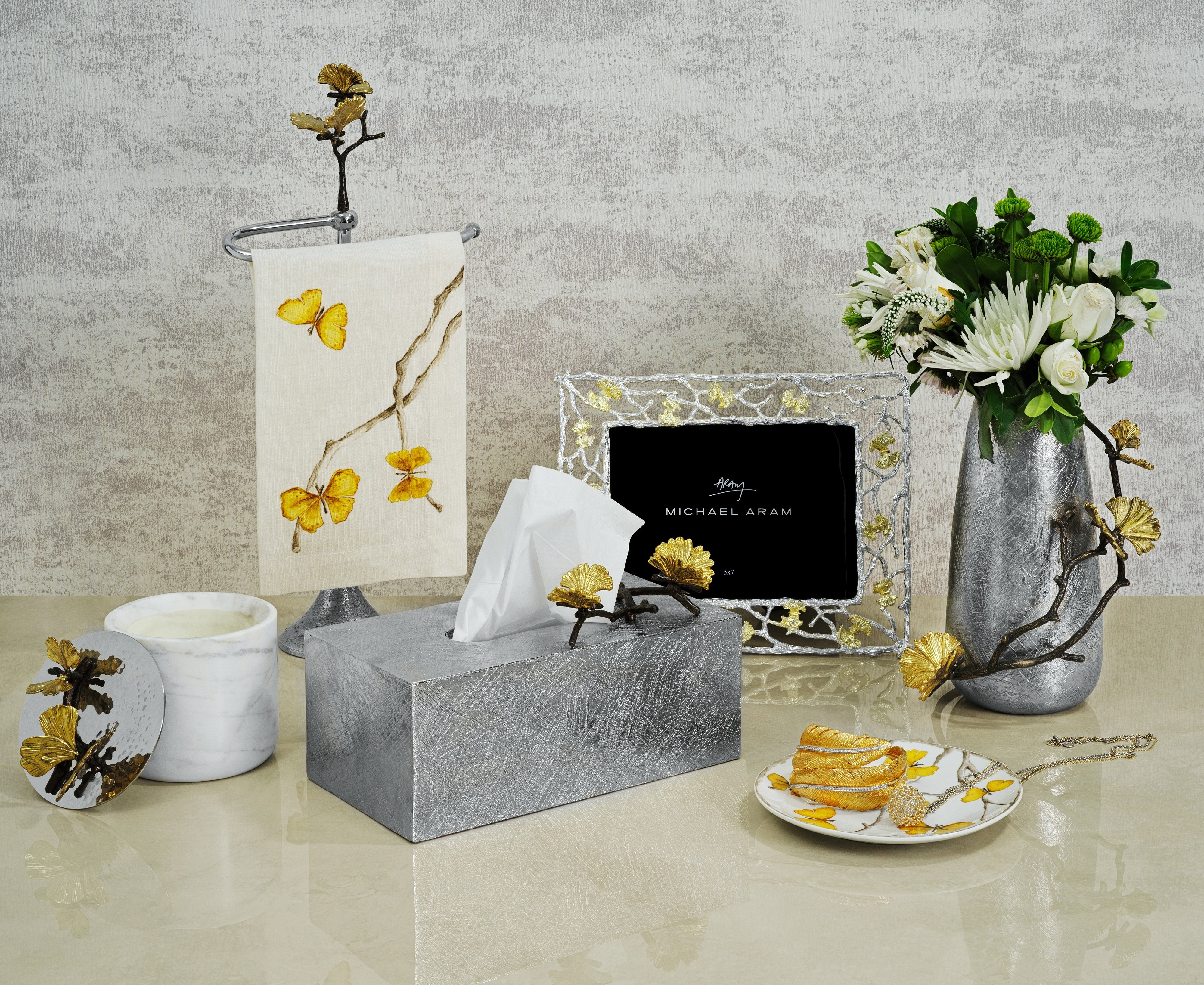 Elegant Butterfly Ginkgo Leaf Pattern Tissue Box Cover - Home Decor for Living Room, Bedroom, and Office - Perfect for Modern and Classic Interior Design