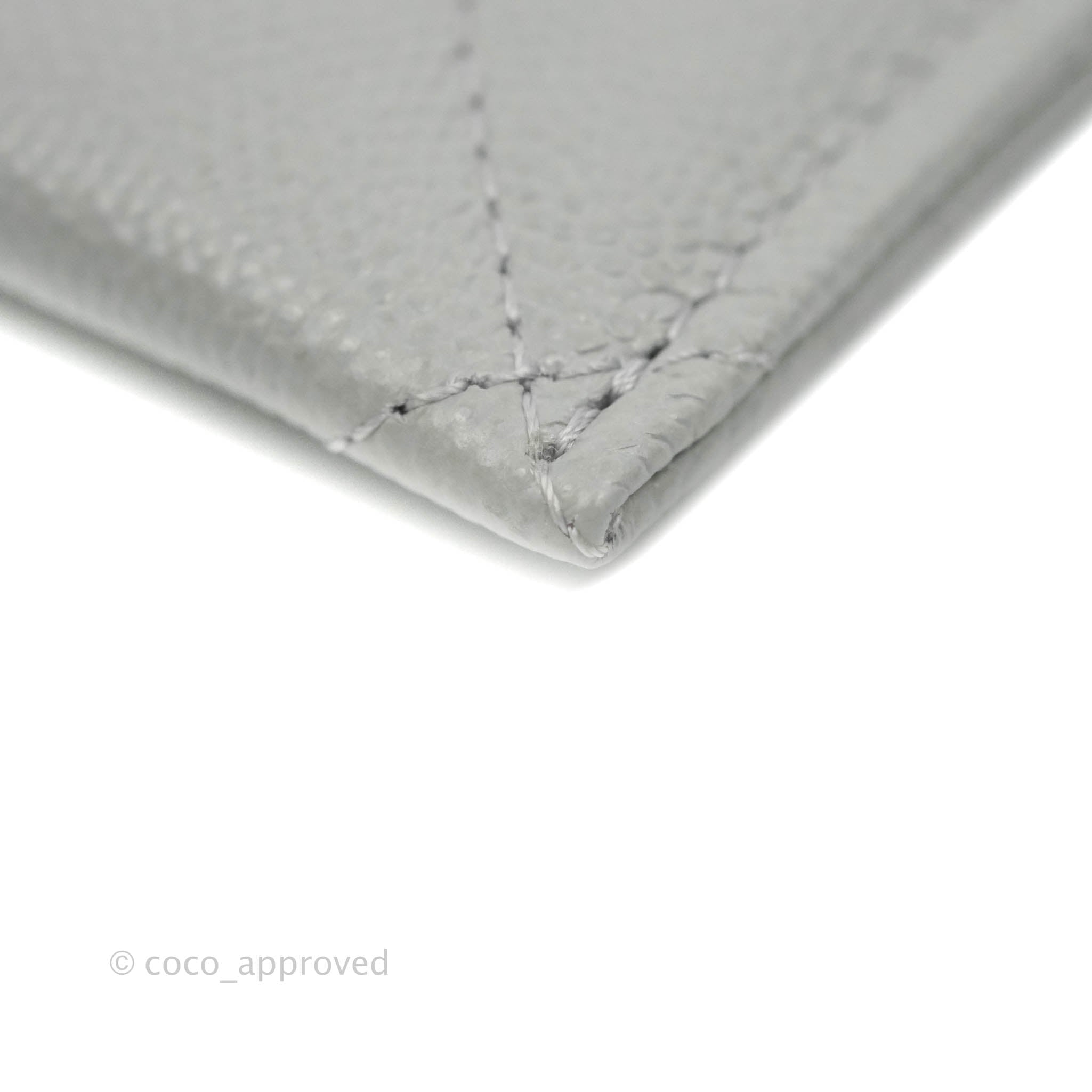 Chanel Classic Flat Card Holder in Grey Caviar Leather with Gold Hardware - Perfect for Everyday Use & Luxury Gift Giving