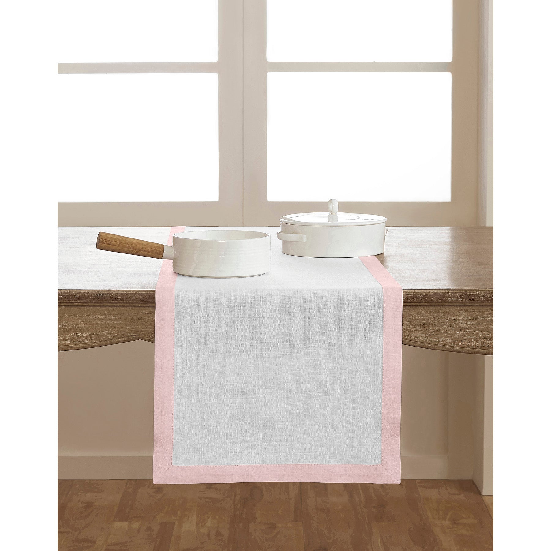 Elegant Classic Table Runner for Dining & Home Decor - Perfect for Weddings, Parties & Holiday Tablescapes