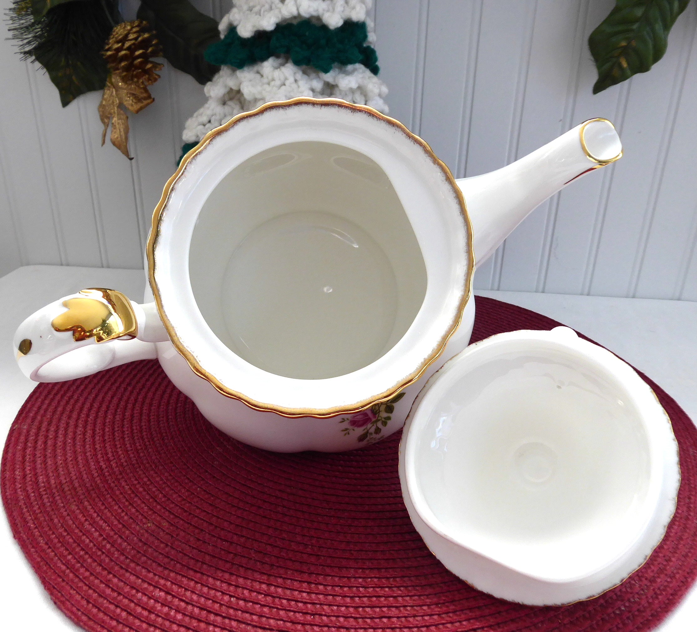 Vintage Royal Albert Old Country Roses Large Teapot - 48oz English Porcelain Teapot (1974-1992) | Perfect for Afternoon Tea, Bridal Showers & Collectible Display