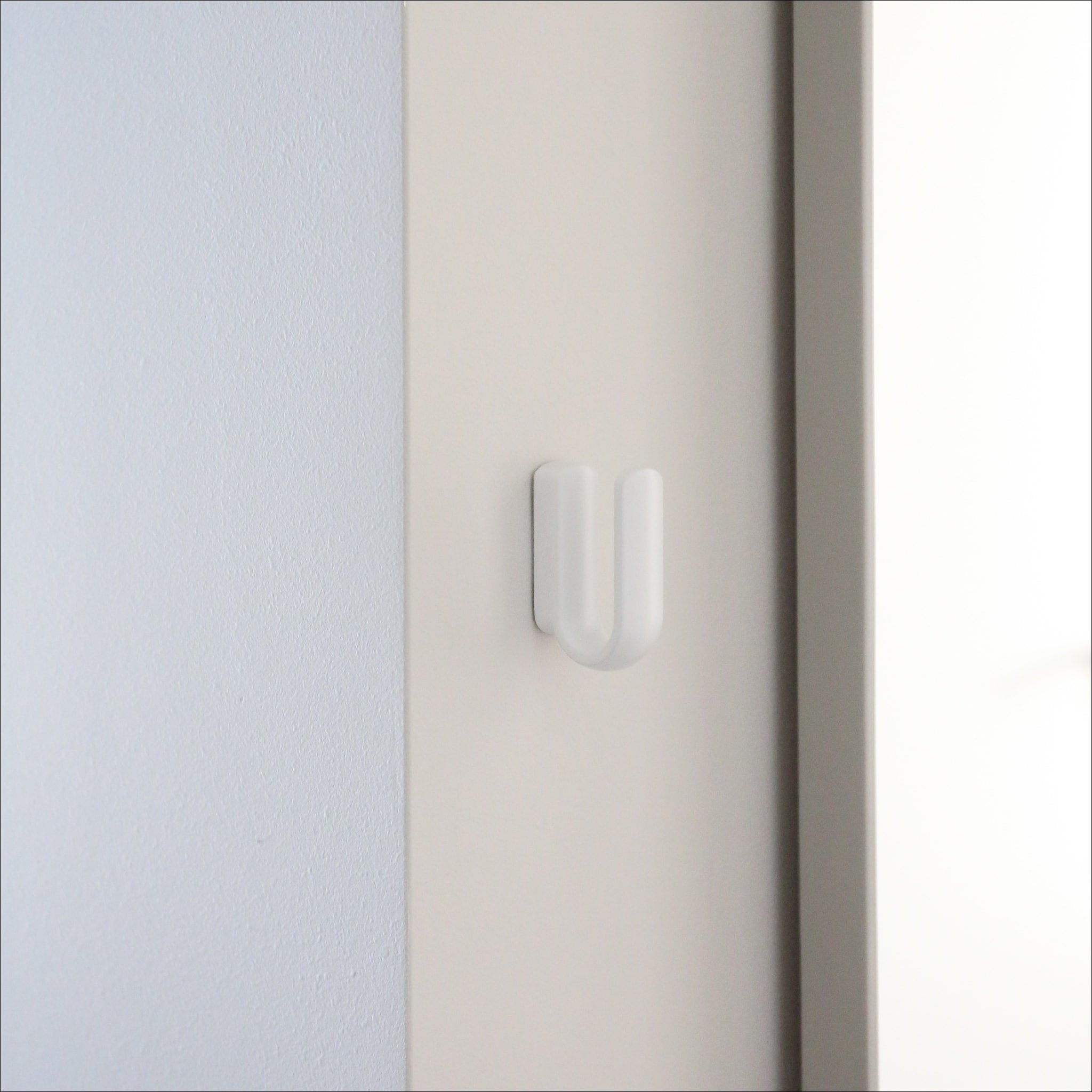 DESIGNSTUFF White U-Shaped Hooks - Heavy Duty Wall Hooks for Hanging Coats, Hats, Bags, and Decor in Home, Office, or Garage