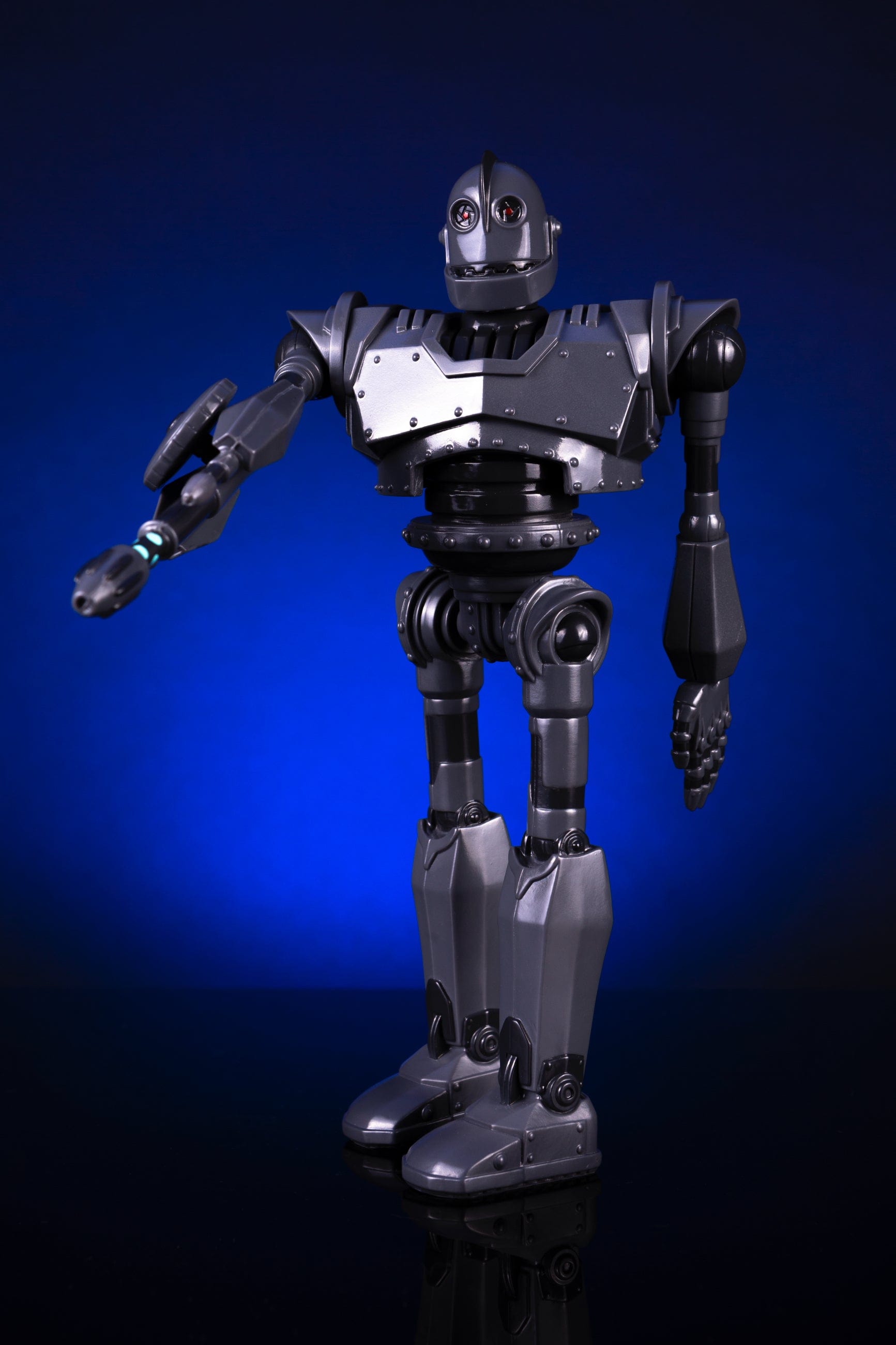 Iron Giant Soft Vinyl Figure Collectible - Mondo Exclusive Limited Edition - Perfect for Home Display, Office Decor & Anime Gift for Fans