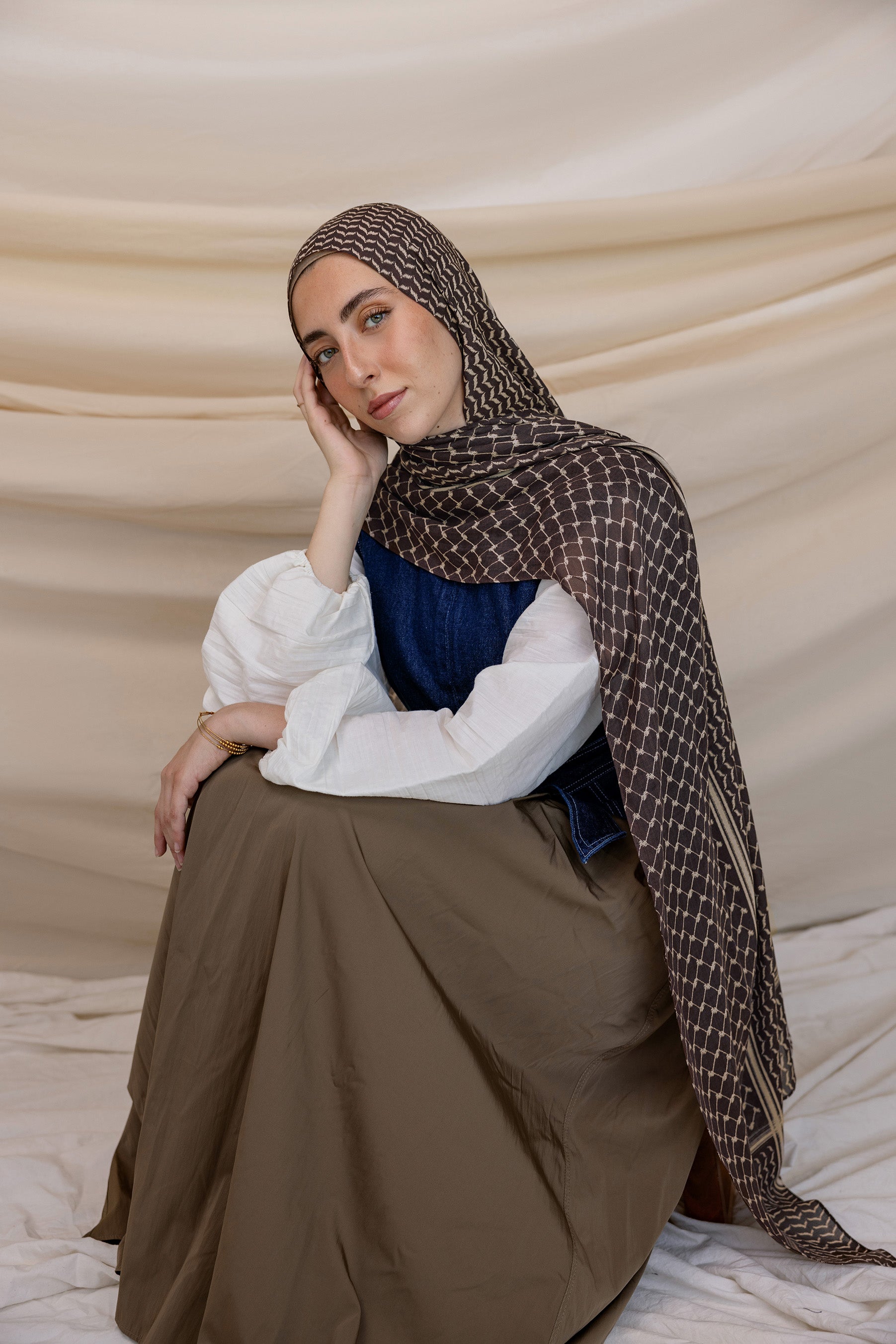 Premium Oak Kuffiyeh Scarf - Authentic Middle Eastern Style for Men & Women - Perfect for Travel, Outdoor Adventures & Cultural Events