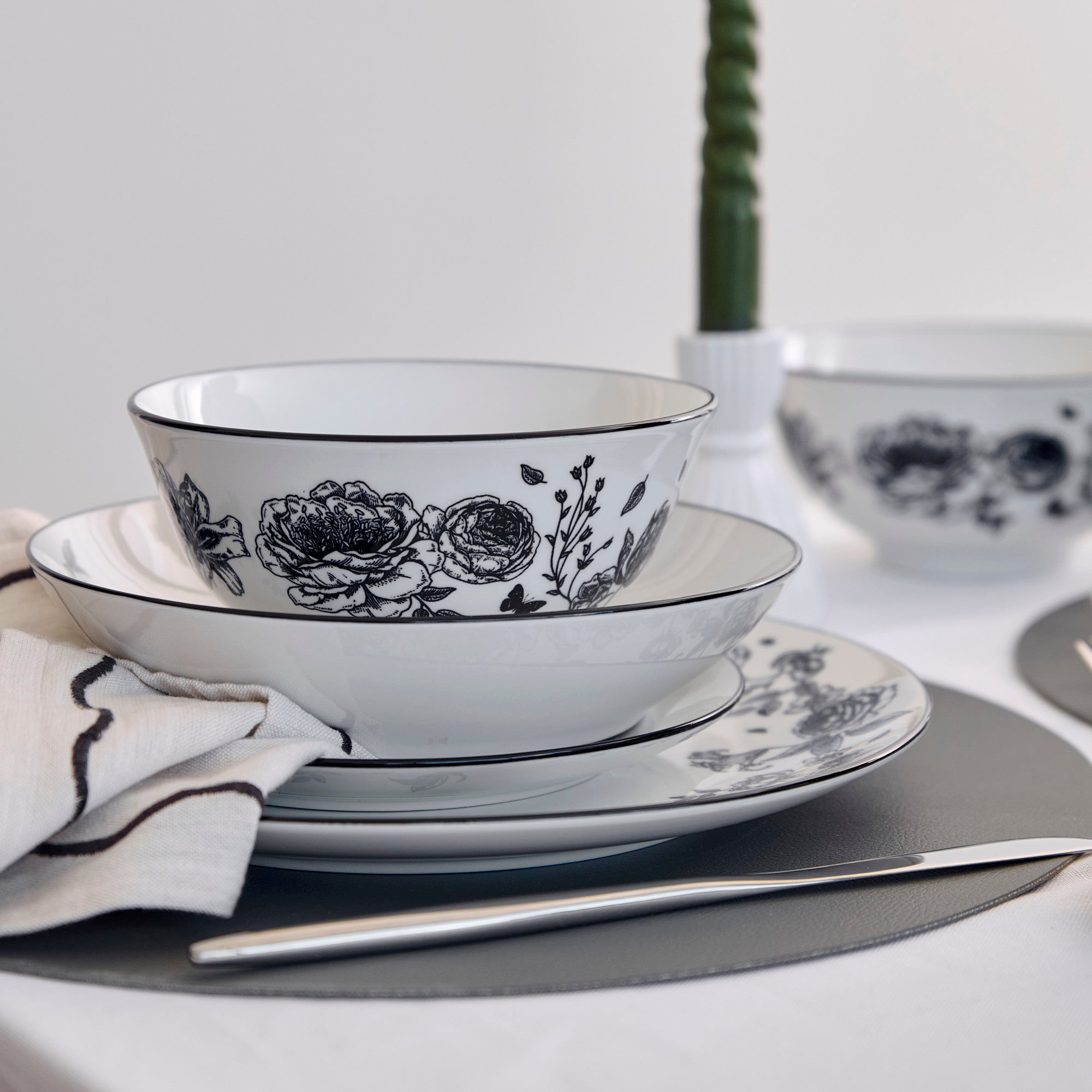 Premium Black Porcelain Dinnerware Set - 16-Piece Elegant Tableware for Fine Dining, Dinner Parties & Special Occasions