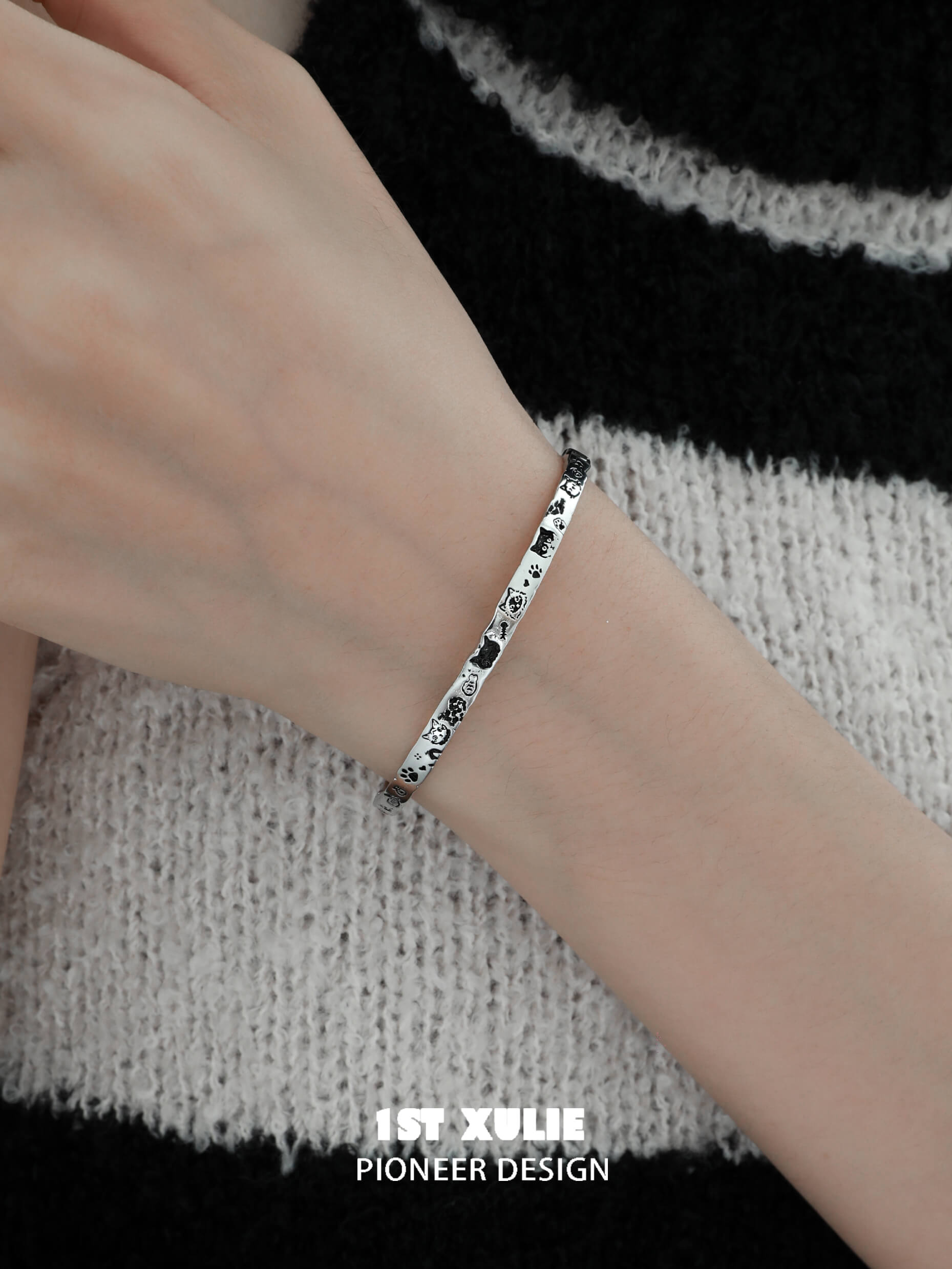 Graffiti Kitten S925 Sterling Silver Bracelet for Women - Dainty Adjustable Cat Charm Bracelet - Perfect Gift for Cat Lovers, Birthday, Anniversary - Ideal for Casual Wear, Date Night & Everyday Jewelry