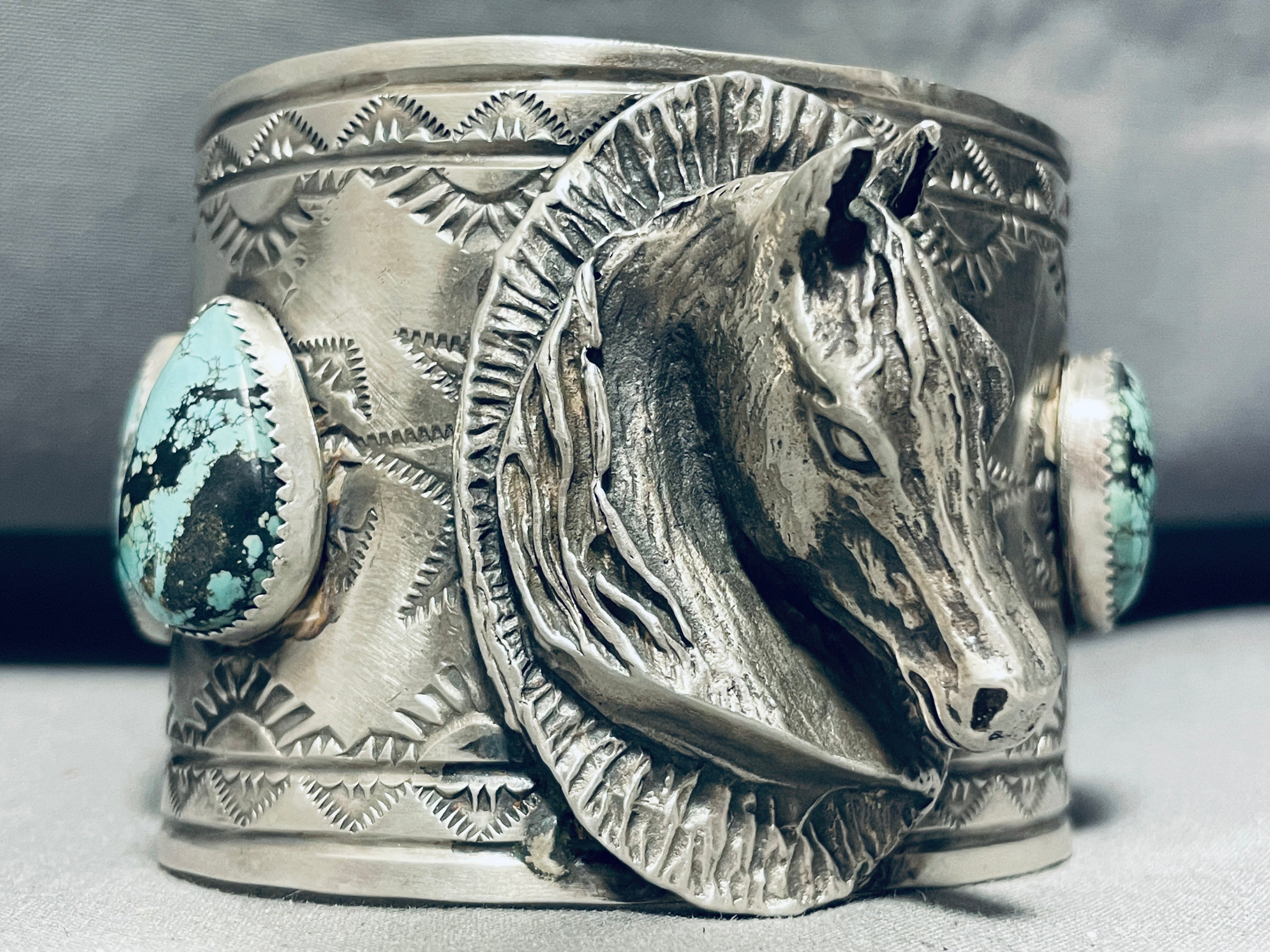 167g Native American Navajo Turquoise Sterling Silver Horse Portrait Bracelet - Handmade Jewelry for Western Fashion & Boho Chic Style