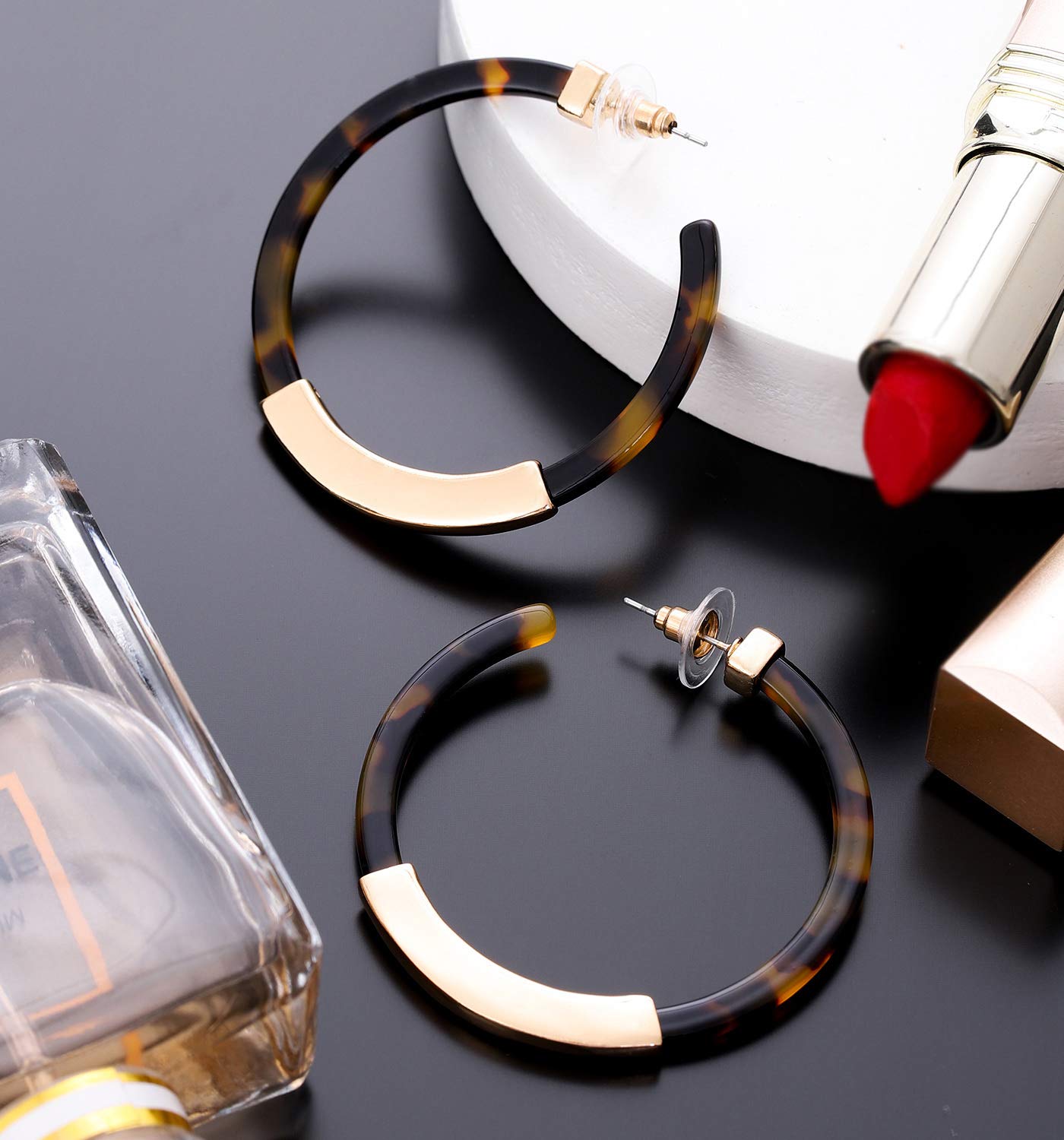 Stylish Geometric Acrylic Hoop Earrings for Women - Bohemian Tortoise Shell Design Fashion Jewelry - Perfect for Casual Wear, Parties & Gift Giving