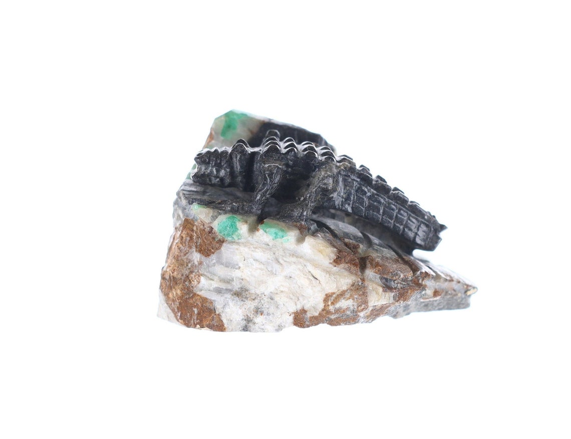 Colombian Emerald Alligator Rough Crystal Sculpture - Natural Gemstone Carving for Home Decor, Office Display & Gift Giving