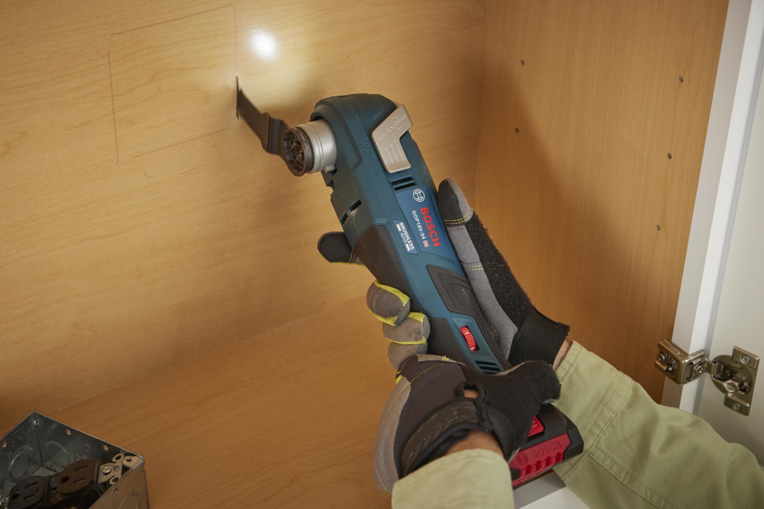 Bosch GOP18V-34B14-RT 18V Brushless Cordless Oscillating Multi-Tool Kit with StarlockPlus Technology & 4Ah Battery (Renewed) - Perfect for Woodworking, Flooring, Drywall, and DIY Home Renovation Projects