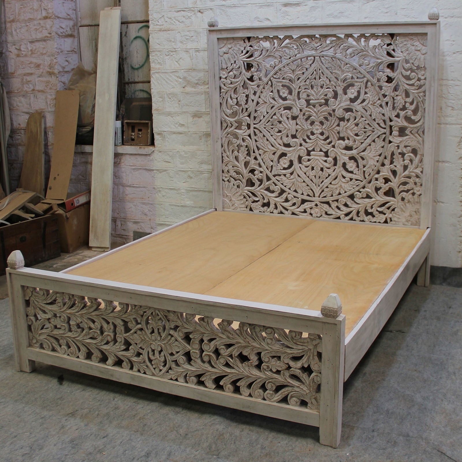 Stylish Dynasty Carved Panel Poster Bed in Whitewash Finish - Perfect for Master Bedroom, Guest Room, and Farmhouse Decor