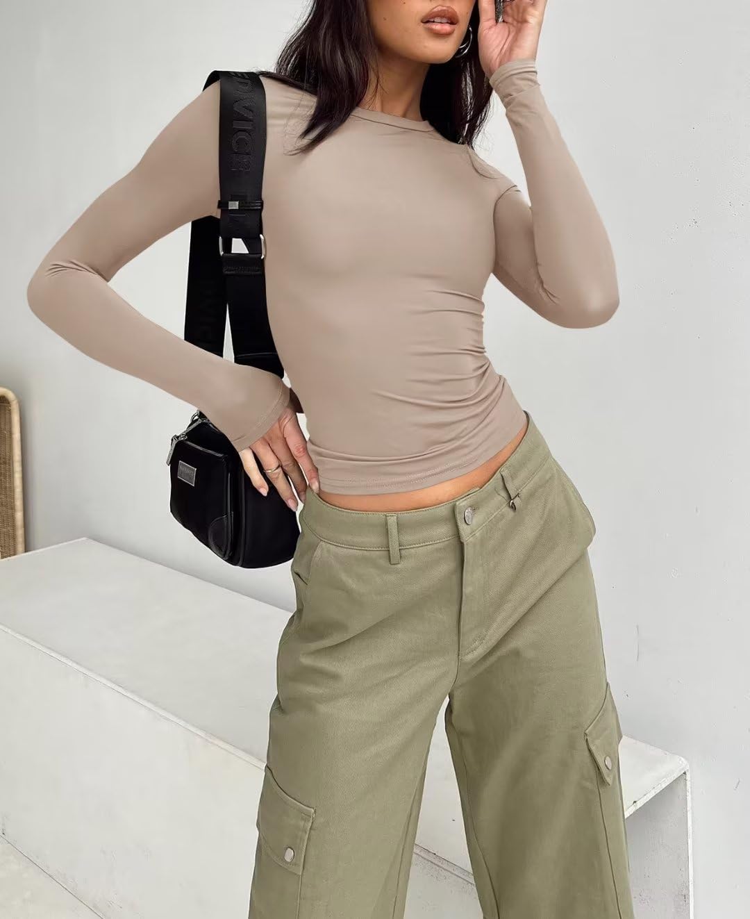 LACOZY Women's Slim Fit Crop Top - Casual Long Sleeve Tight Tee Shirt, Solid Color Crew Neck Streetwear for Going Out, Party, and Everyday Wear
