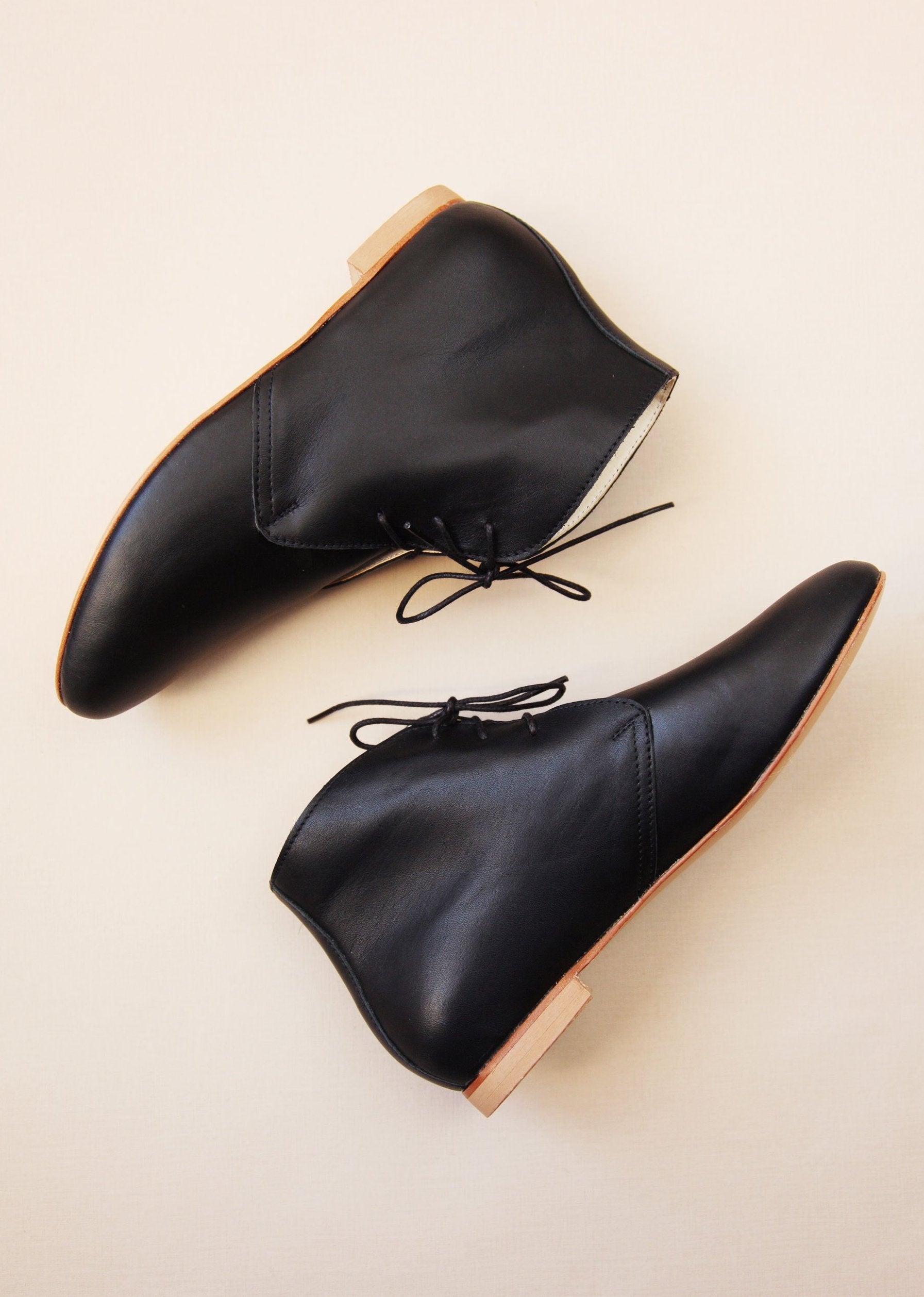 LEA Classic Black Boots for Women - Comfortable & Stylish Ankle Boots for Fall & Winter - Perfect for Office, Casual Outfits, and Outdoor Walking