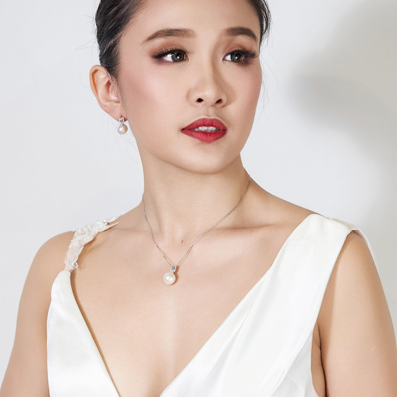 18K Solid Gold Edison Pearl Necklace KN00071 - Elegant Pearl Jewelry for Women, Perfect for Weddings, Parties & Special Occasions