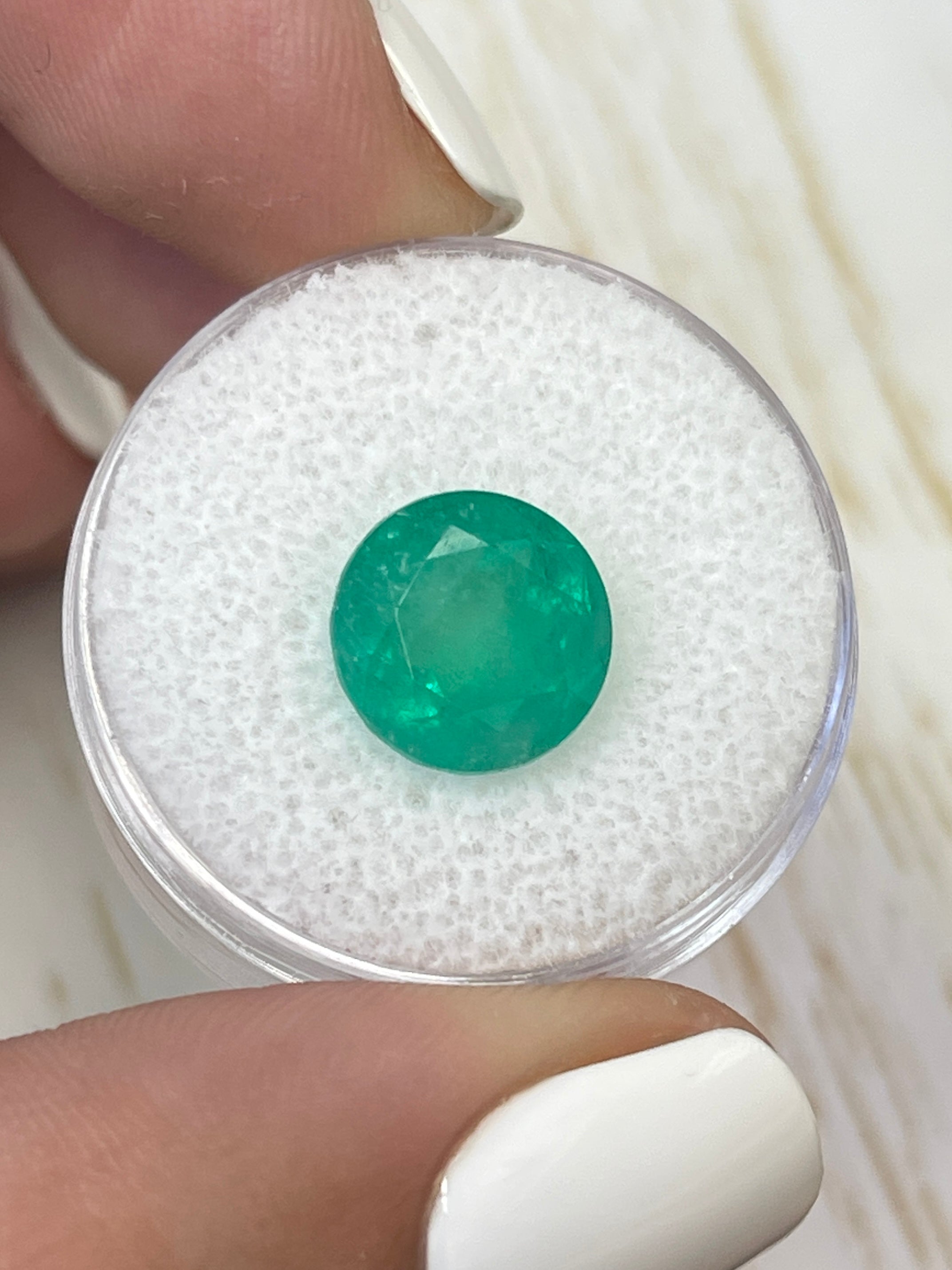 4.42 Carat Medium Green Natural Round Loose Colombian Emerald Gemstone for Jewelry Making - 10.2x10.2mm Size Perfect for Rings, Necklaces & Earrings