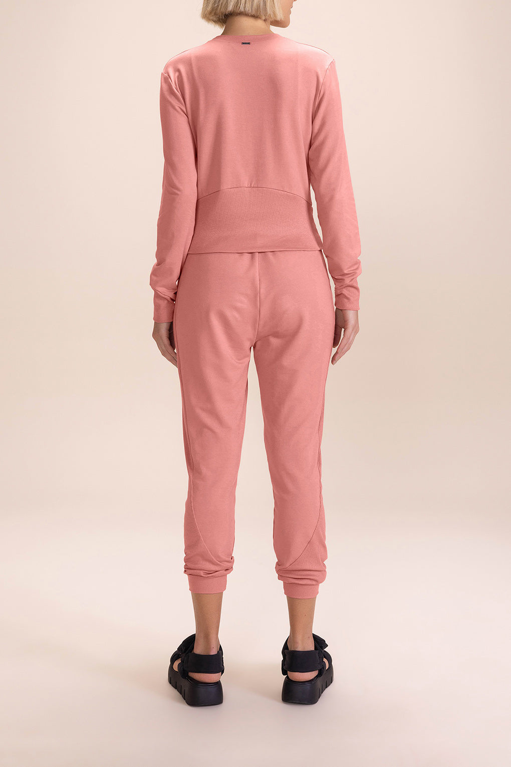 Urban Daily Cropped Sweatshirt for Women - Trendy Oversized Pullover with Thumb Holes | Perfect for Casual Outfits, Streetwear & Loungewear