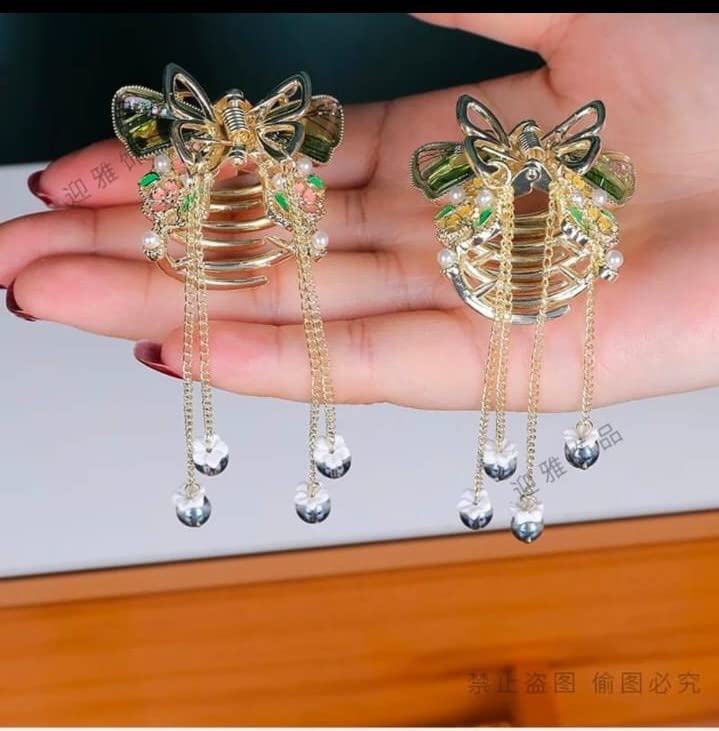 Elegant Green Butterfly Hair Clips for Women & Girls - Perfect Hair Accessory Gift for Parties, Weddings & Everyday Style