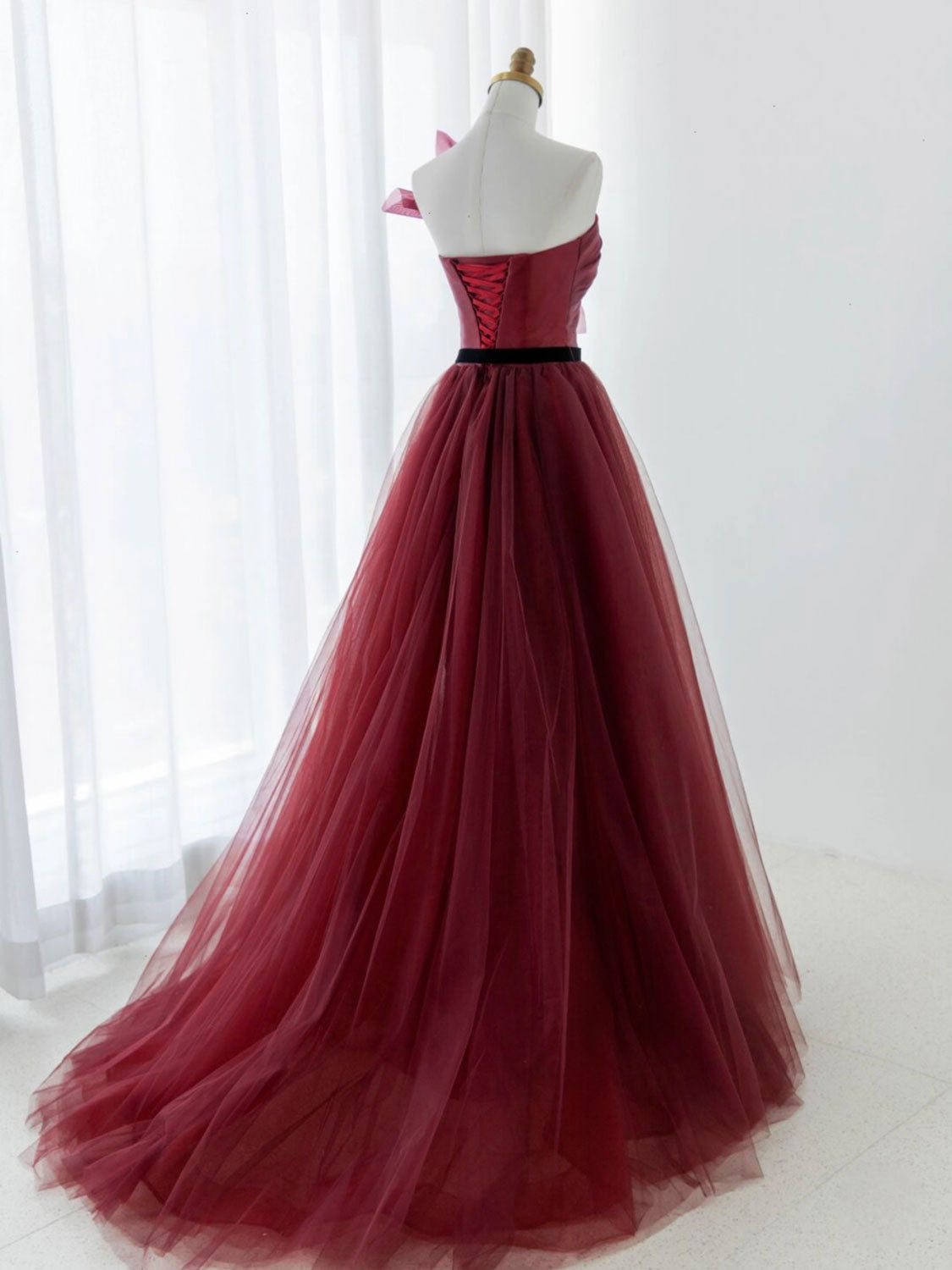 Elegant Burgundy A-Line Tulle Long Prom Dress for Women - Formal Evening Gown for Homecoming, Wedding, and Special Occasions