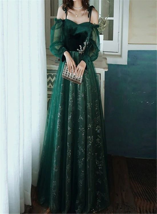 Elegant Green Tulle Prom Dress with Long Sleeves - A-Line Formal Gown for Birthday Party, Homecoming, Quinceañera & Special Occasions