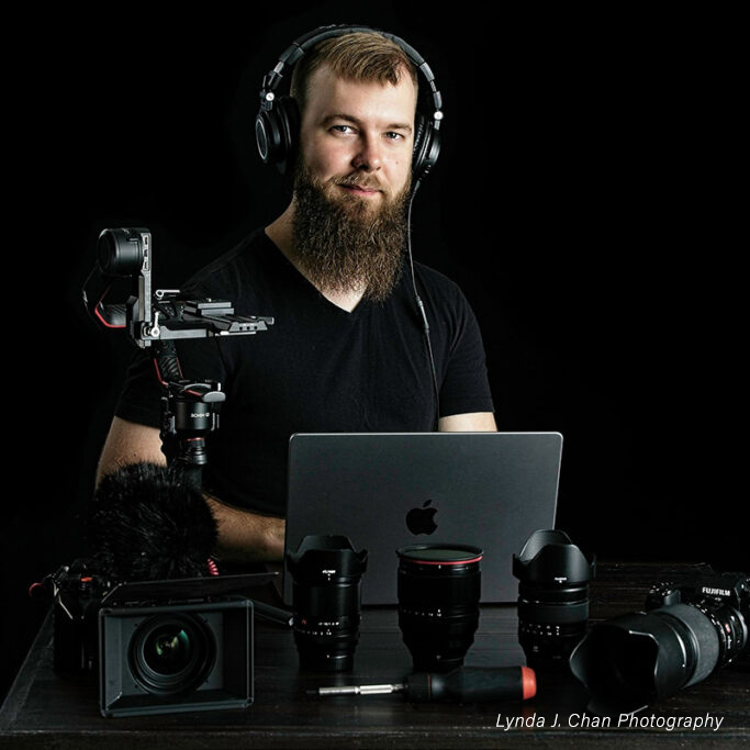 EasiFrame Curved Self-Supporting Portable Studio Infinity Cove Cyclorama Background Kit V2 - Professional Photography & Videography Backdrop (Black) - Perfect for YouTube Videos, Product Shoots, and Live Streaming